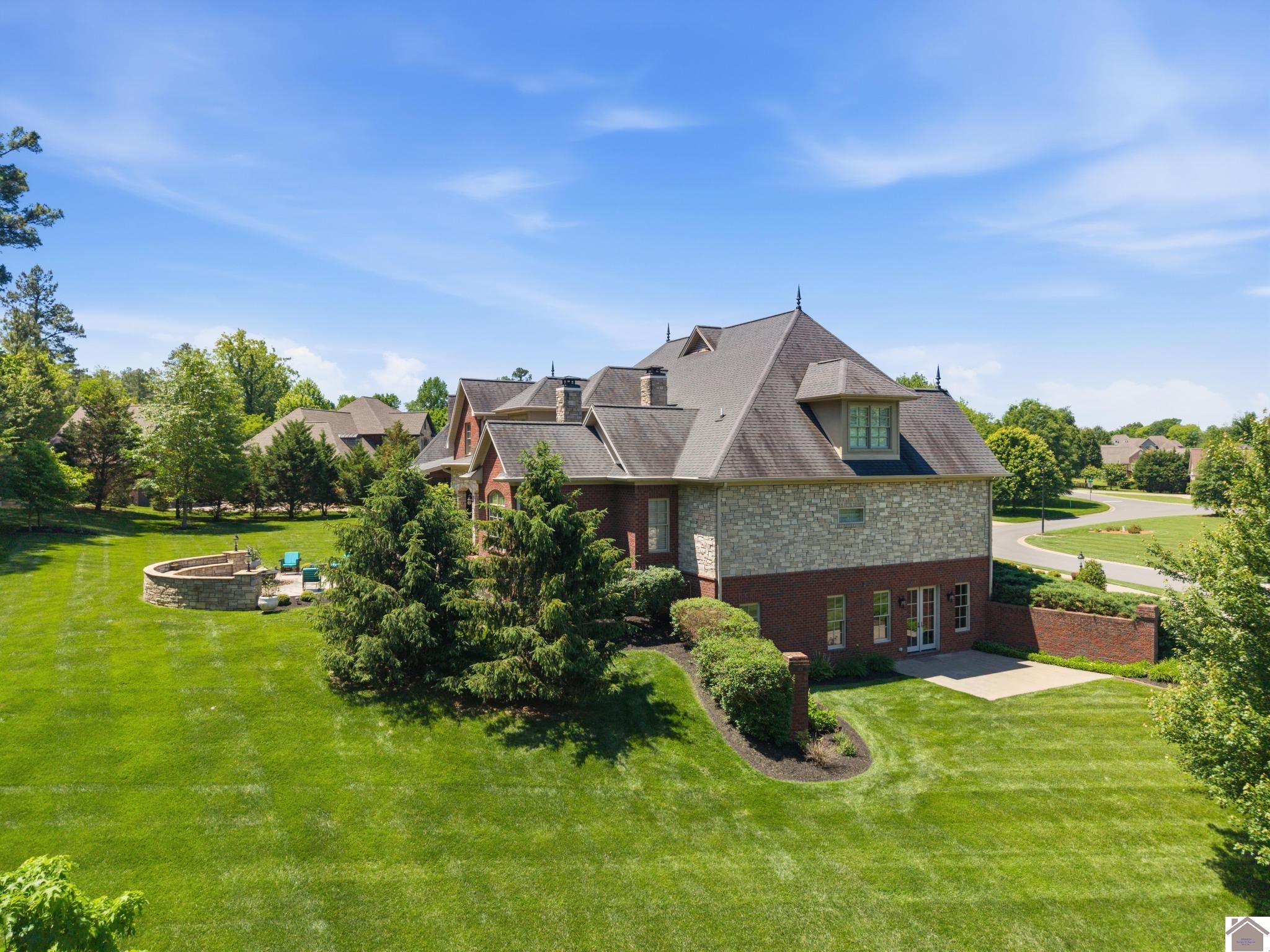 Paducah, Kentucky, 42001, United States, 5 Bedrooms Bedrooms, ,5 BathroomsBathrooms,Residential,Active,2045670