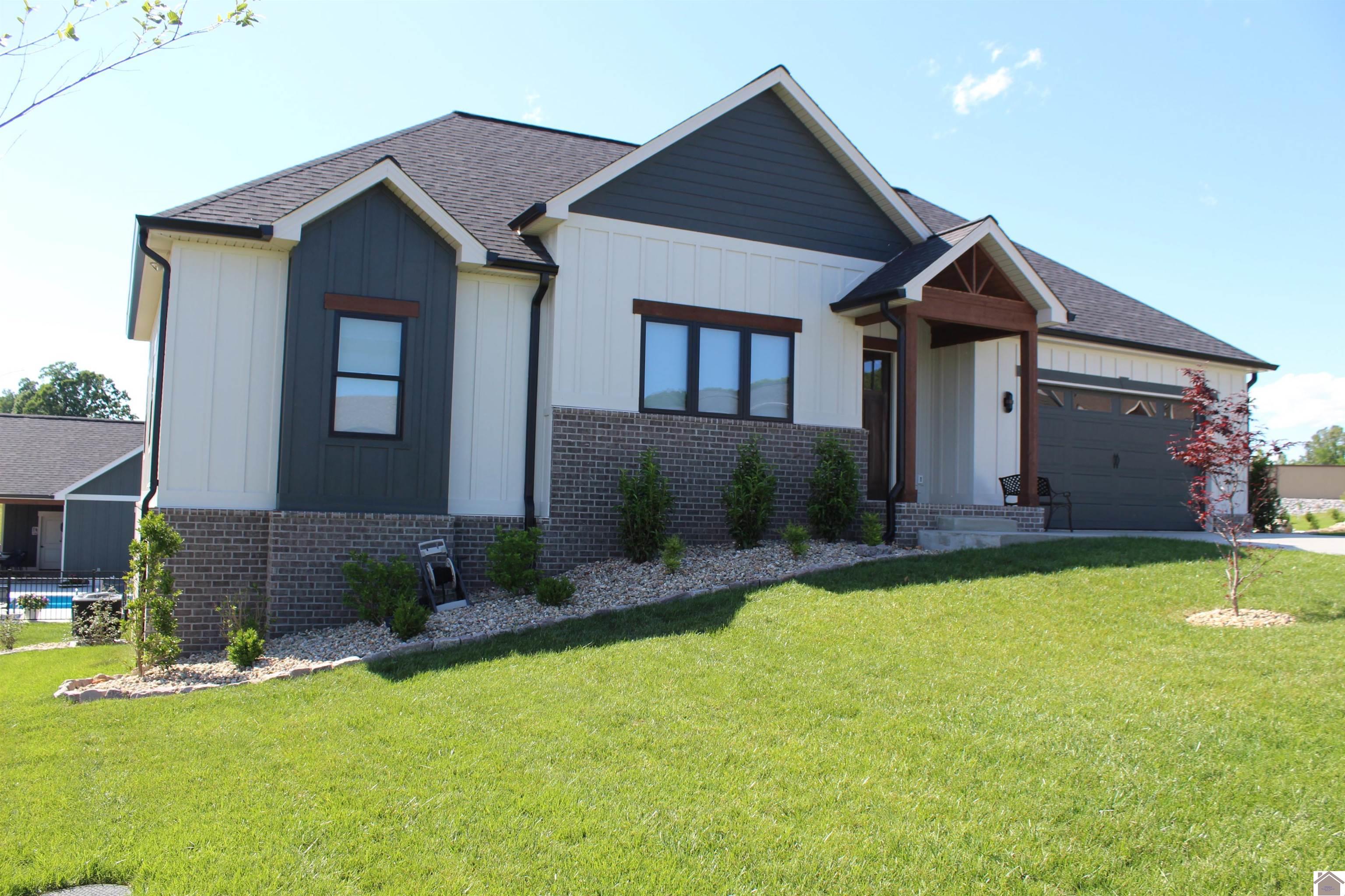 Kuttawa, Kentucky, 42055, United States, 4 Bedrooms Bedrooms, ,4 BathroomsBathrooms,Residential,Active,1828683