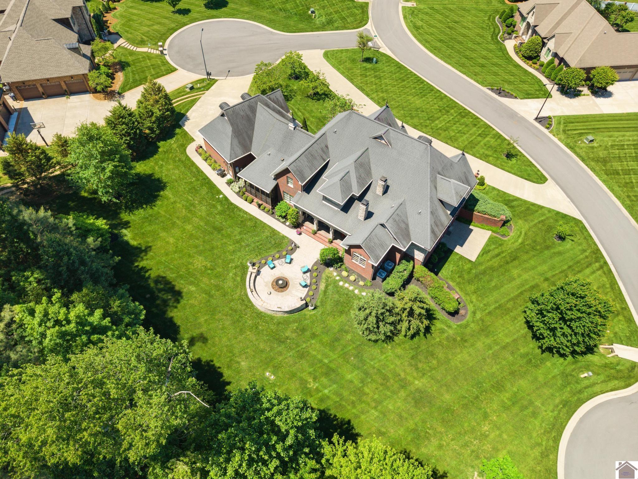 Paducah, Kentucky, 42001, United States, 5 Bedrooms Bedrooms, ,5 BathroomsBathrooms,Residential,Active,2045670