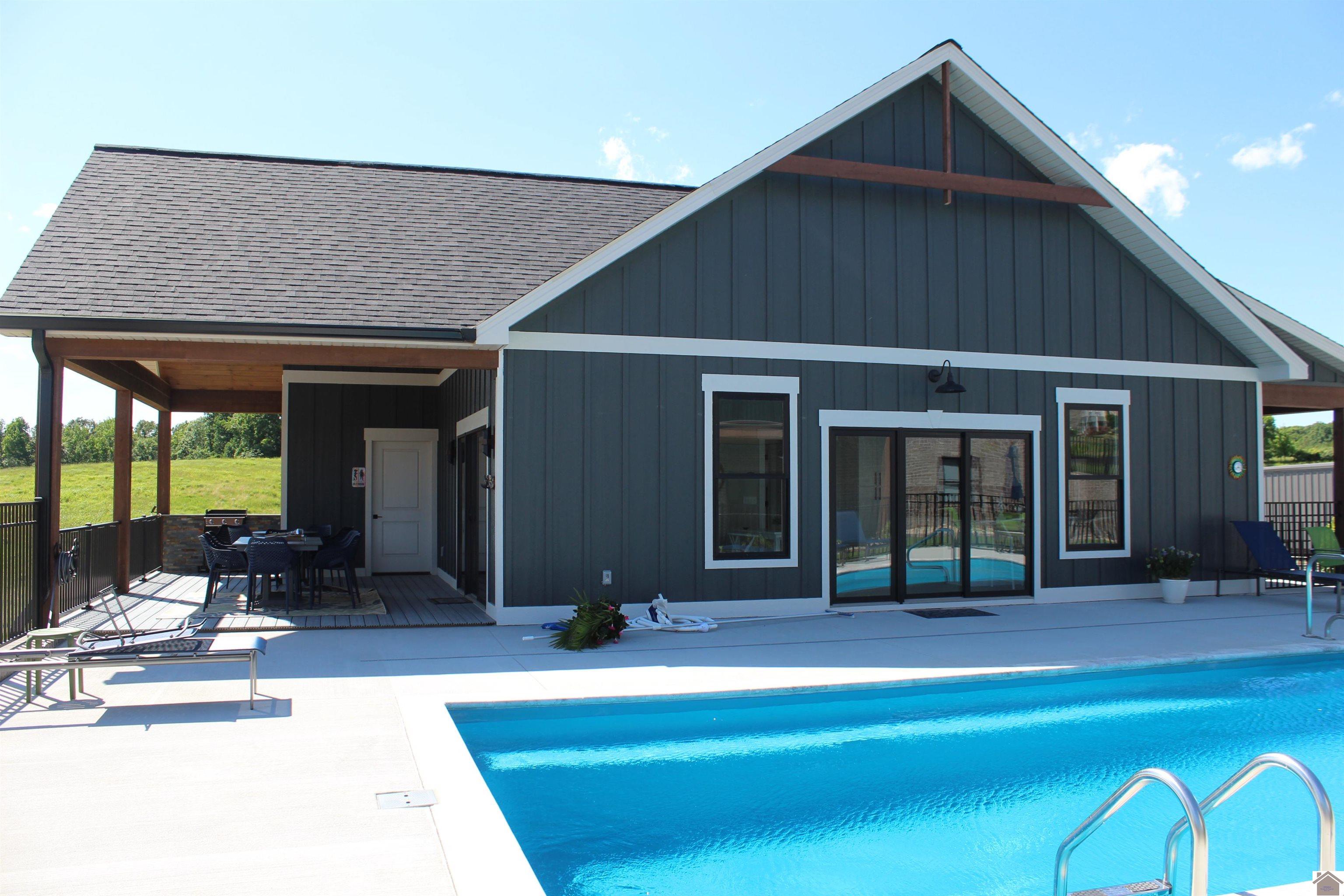 Kuttawa, Kentucky, 42055, United States, 4 Bedrooms Bedrooms, ,4 BathroomsBathrooms,Residential,Active,1828683