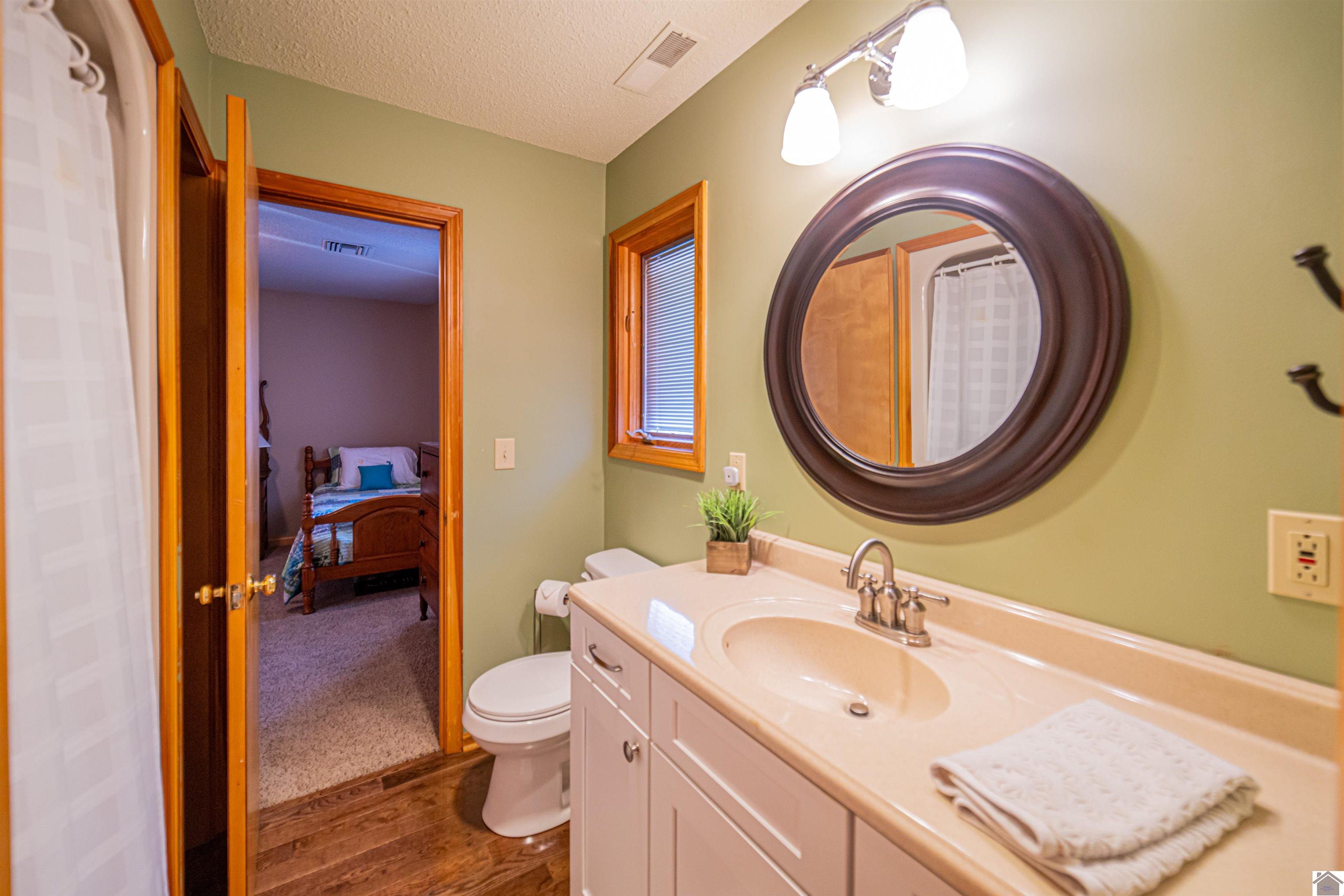 Eddyville, Kentucky, 42038, United States, 3 Bedrooms Bedrooms, ,3 BathroomsBathrooms,Residential,Active,1999917