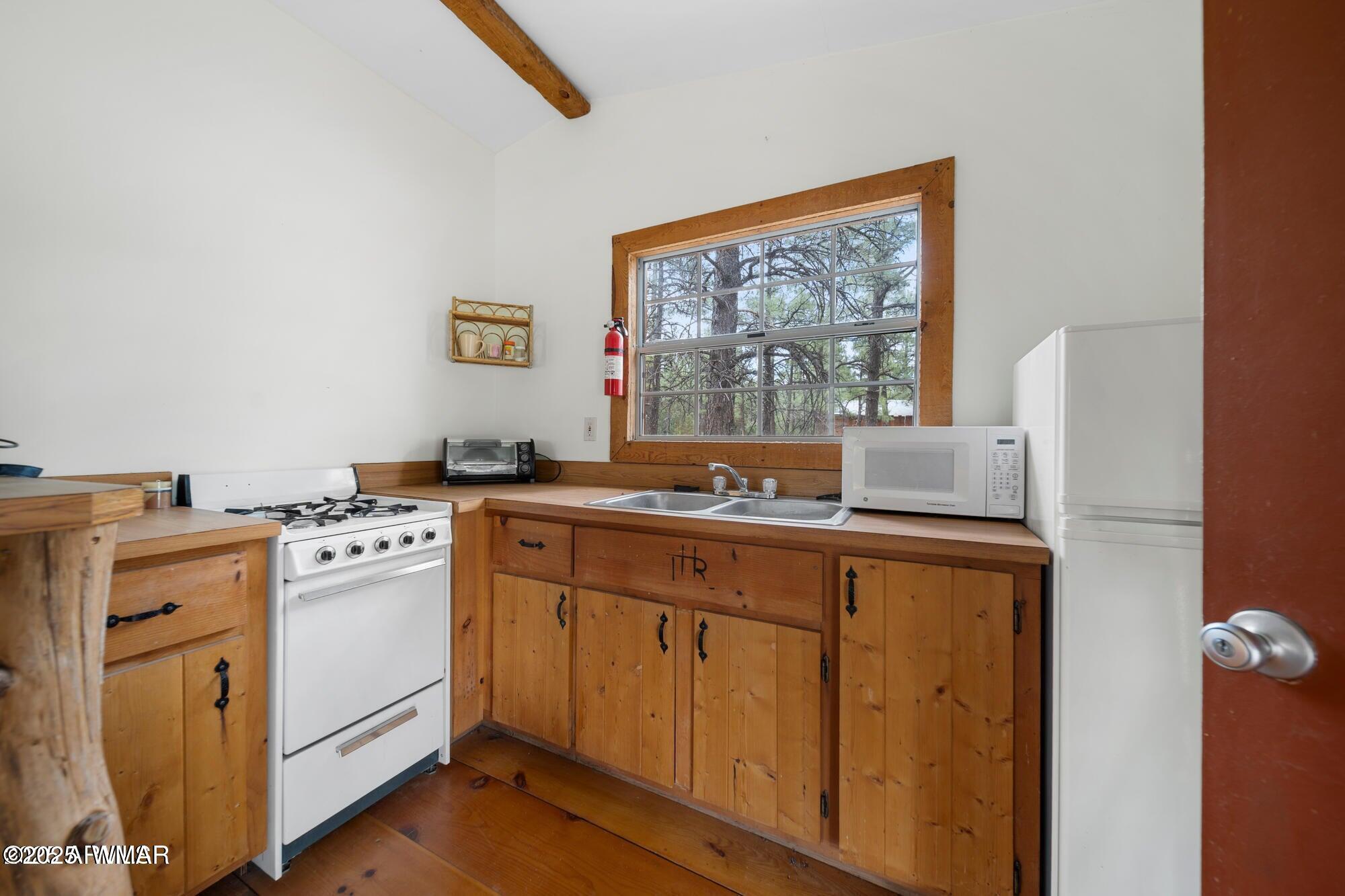 Lakeside, Arizona, 85929, United States, 8 Bedrooms Bedrooms, ,8 BathroomsBathrooms,Residential,Active,1860249