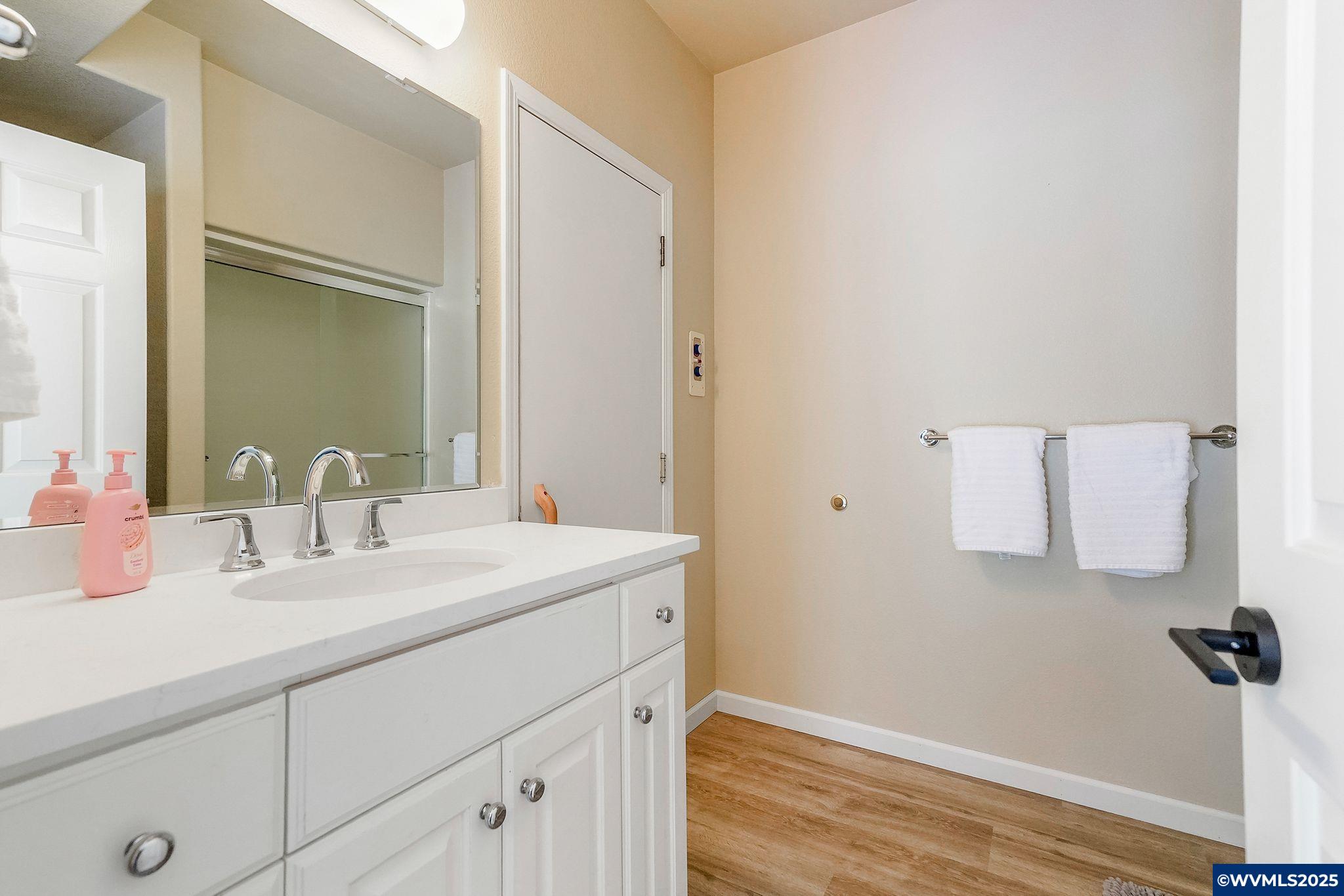 Salem, Oregon, 97302, United States, ,5 BathroomsBathrooms,Residential,Active,1849214