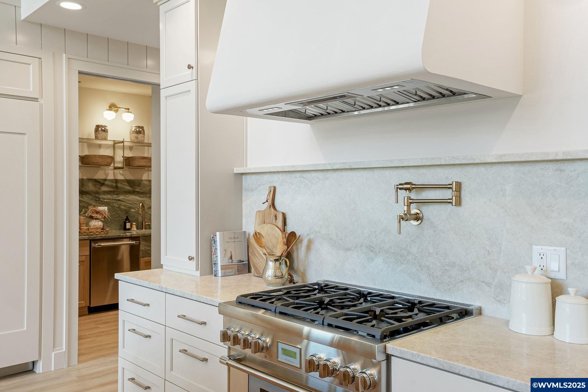 Salem, Oregon, 97302, United States, 3 Bedrooms Bedrooms, ,4 BathroomsBathrooms,Residential,Active,1889351