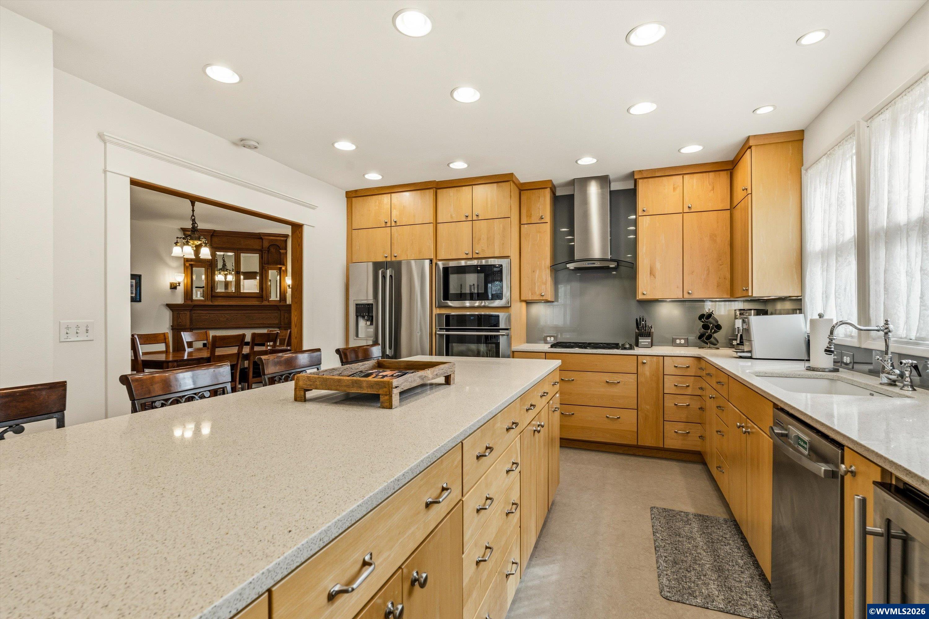 Corvallis, Oregon, 97330, United States, 6 Bedrooms Bedrooms, ,5 BathroomsBathrooms,Residential,Active,2032418