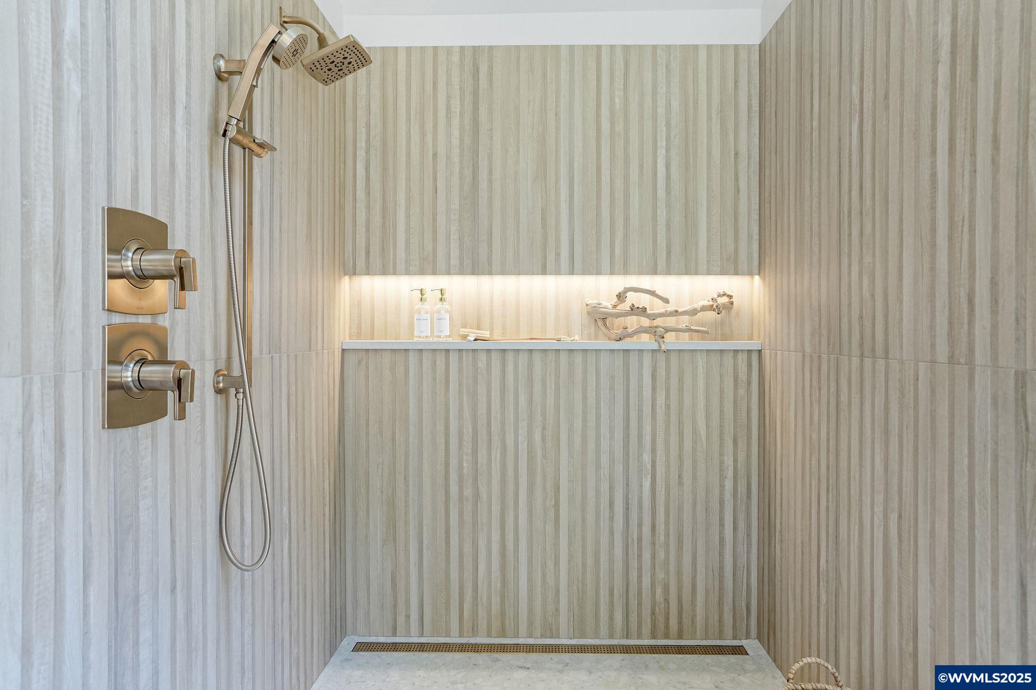 Salem, Oregon, 97302, United States, 3 Bedrooms Bedrooms, ,4 BathroomsBathrooms,Residential,Active,1889351