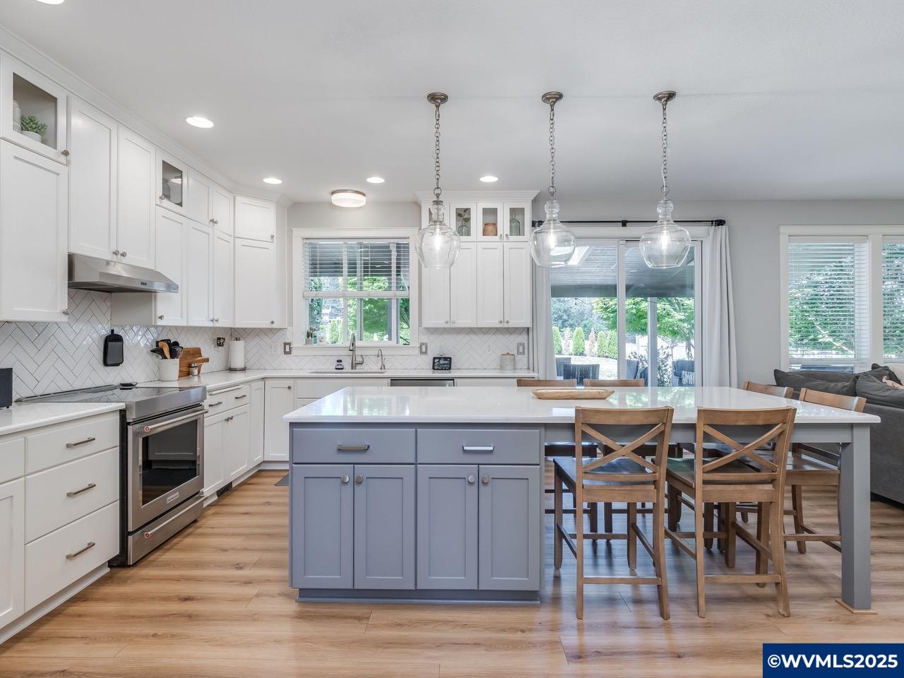 Oregon City, Oregon, 97045, United States, 4 Bedrooms Bedrooms, ,3 BathroomsBathrooms,Residential,Active,1922672