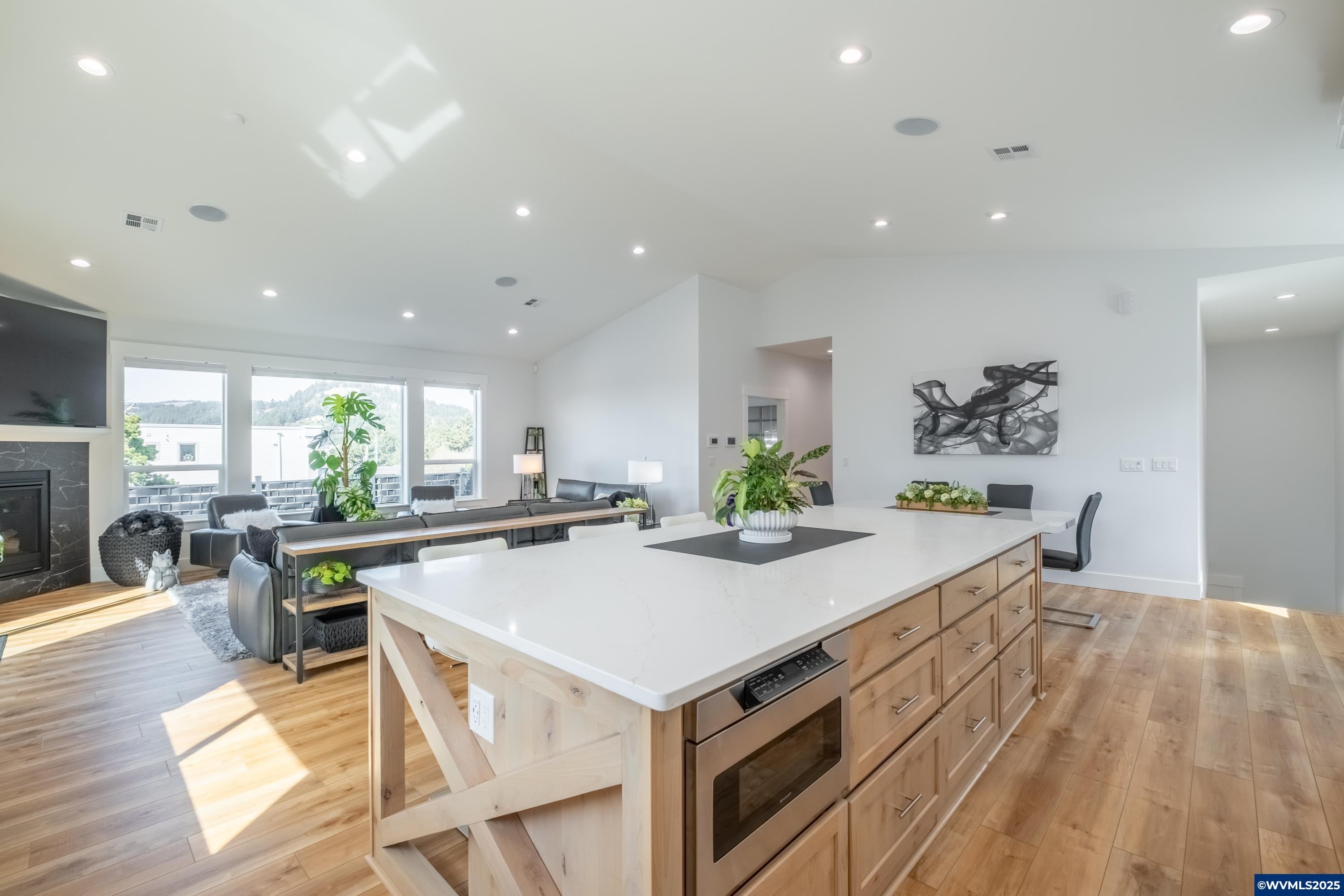 Lincoln City, Oregon, 97367, United States, 3 Bedrooms Bedrooms, ,3 BathroomsBathrooms,Residential,Active,1762853