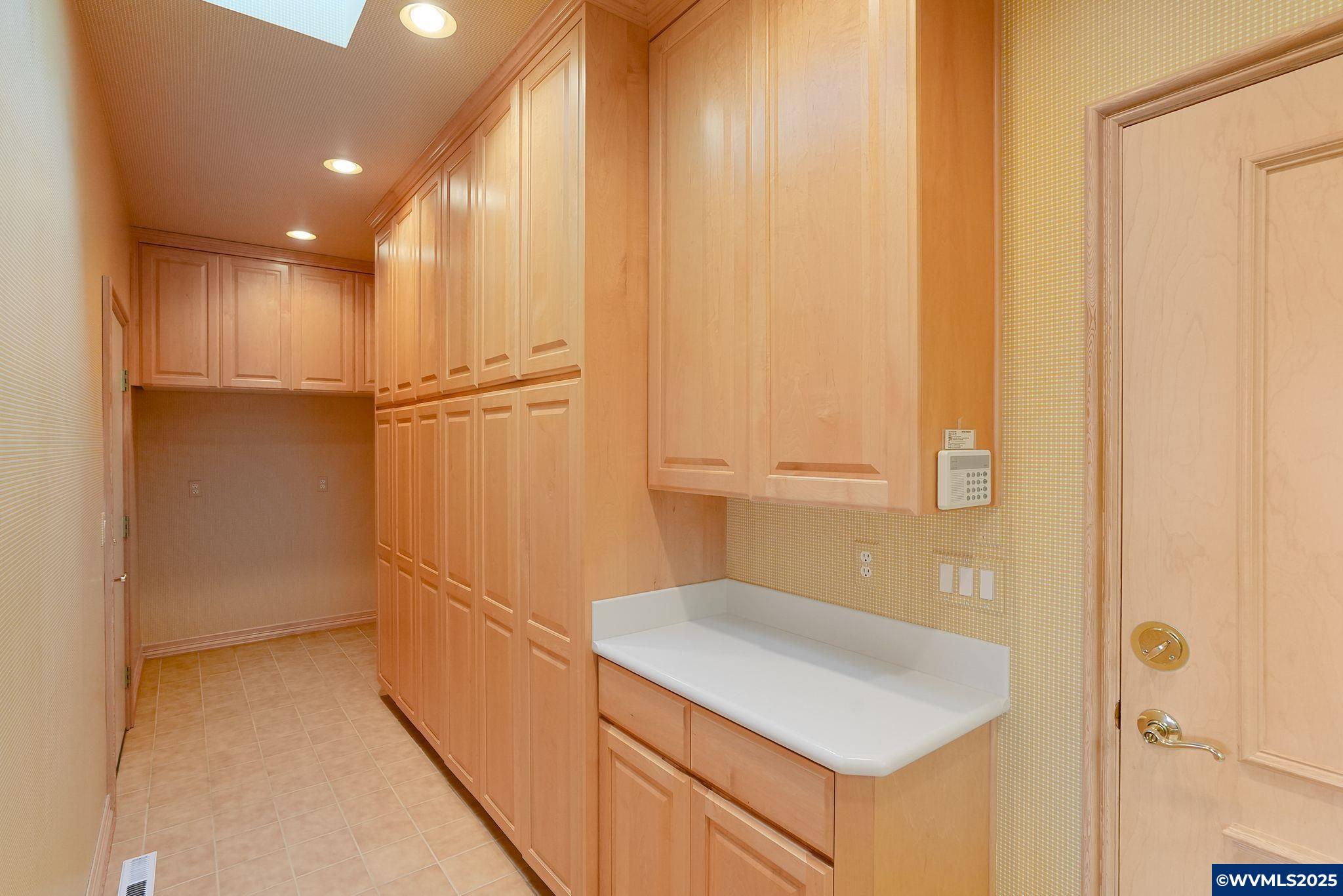 Salem, Oregon, 97302, United States, 3 Bedrooms Bedrooms, ,4 BathroomsBathrooms,Residential,Active,2007258