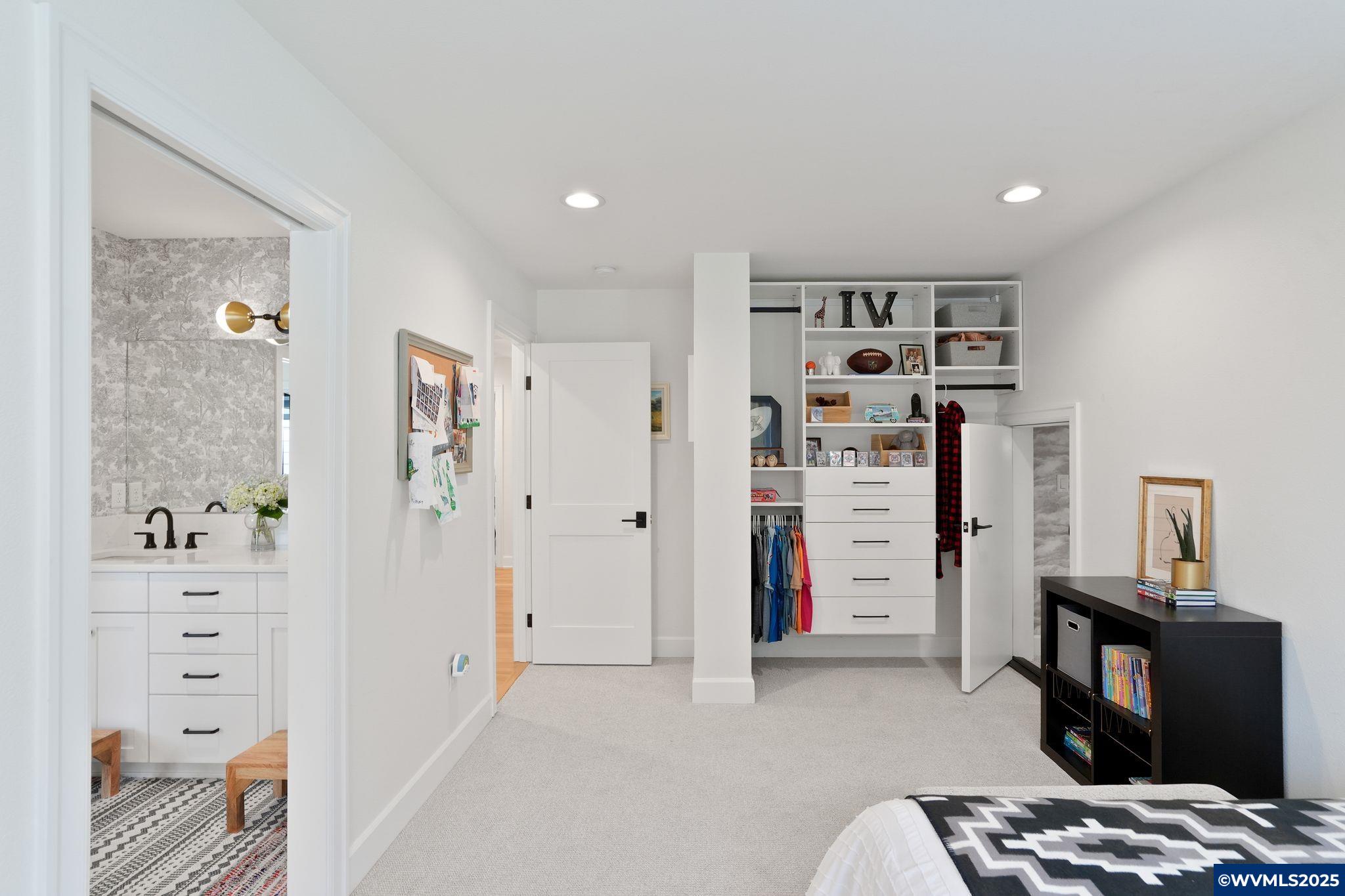 Salem, Oregon, 97302, United States, 5 Bedrooms Bedrooms, ,4 BathroomsBathrooms,Residential,Active,1992265