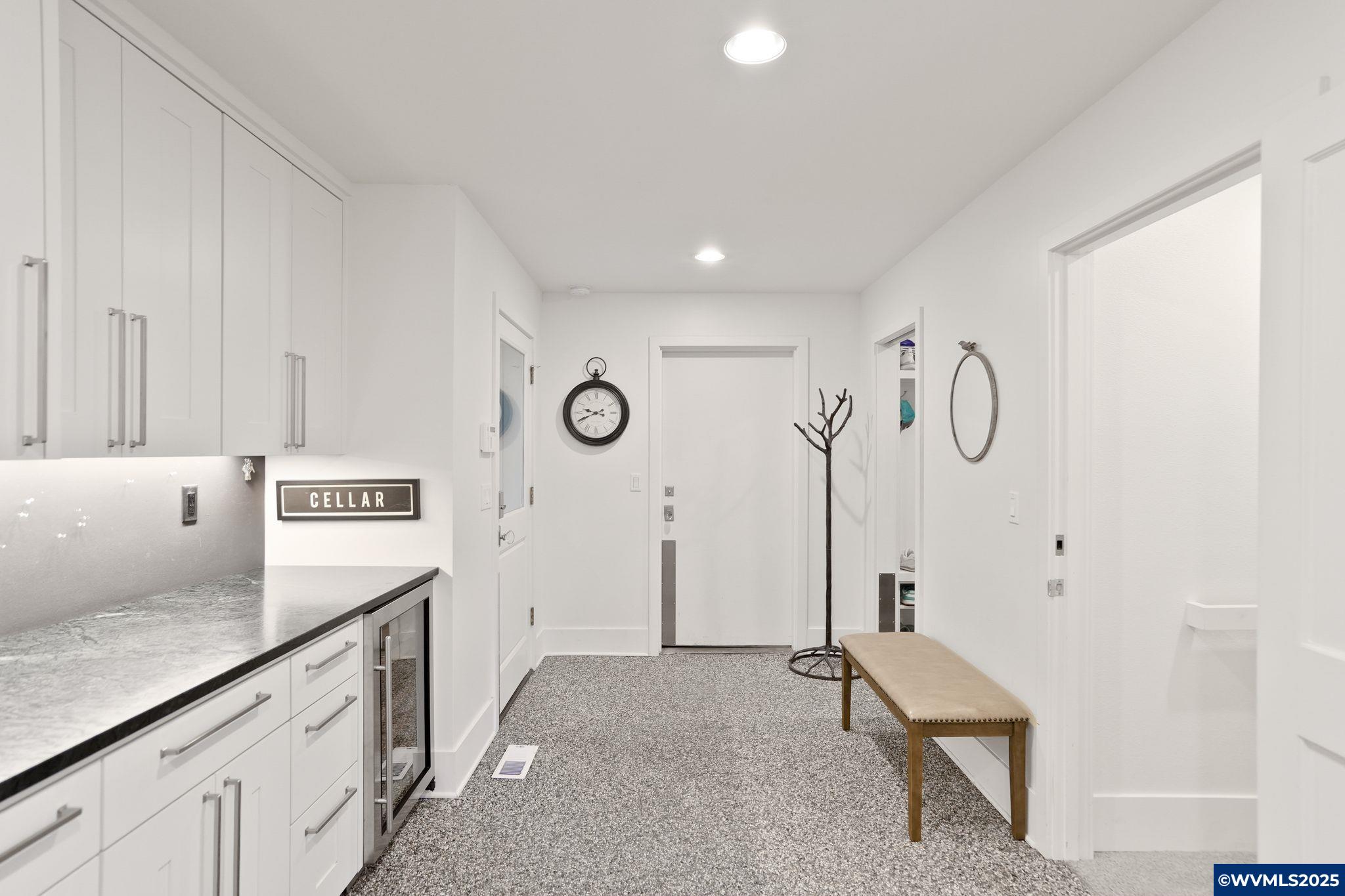 Salem, Oregon, 97302, United States, 5 Bedrooms Bedrooms, ,5 BathroomsBathrooms,Residential,Active,1993680