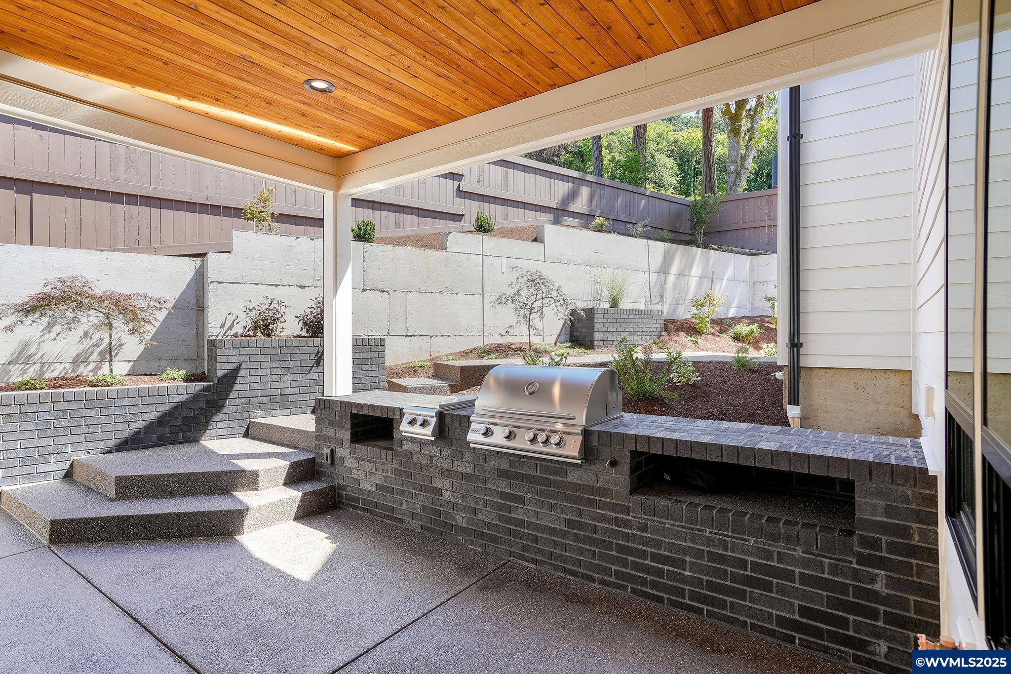 Salem, Oregon, 97302, United States, 3 Bedrooms Bedrooms, ,4 BathroomsBathrooms,Residential,Active,1889351