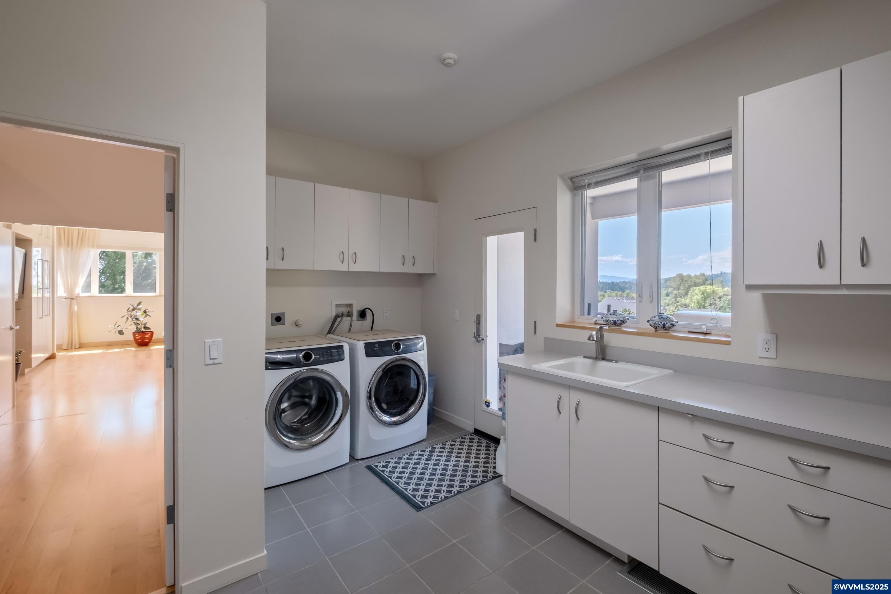 Corvallis, Oregon, 97330, United States, 4 Bedrooms Bedrooms, ,3 BathroomsBathrooms,Residential,Active,1922271