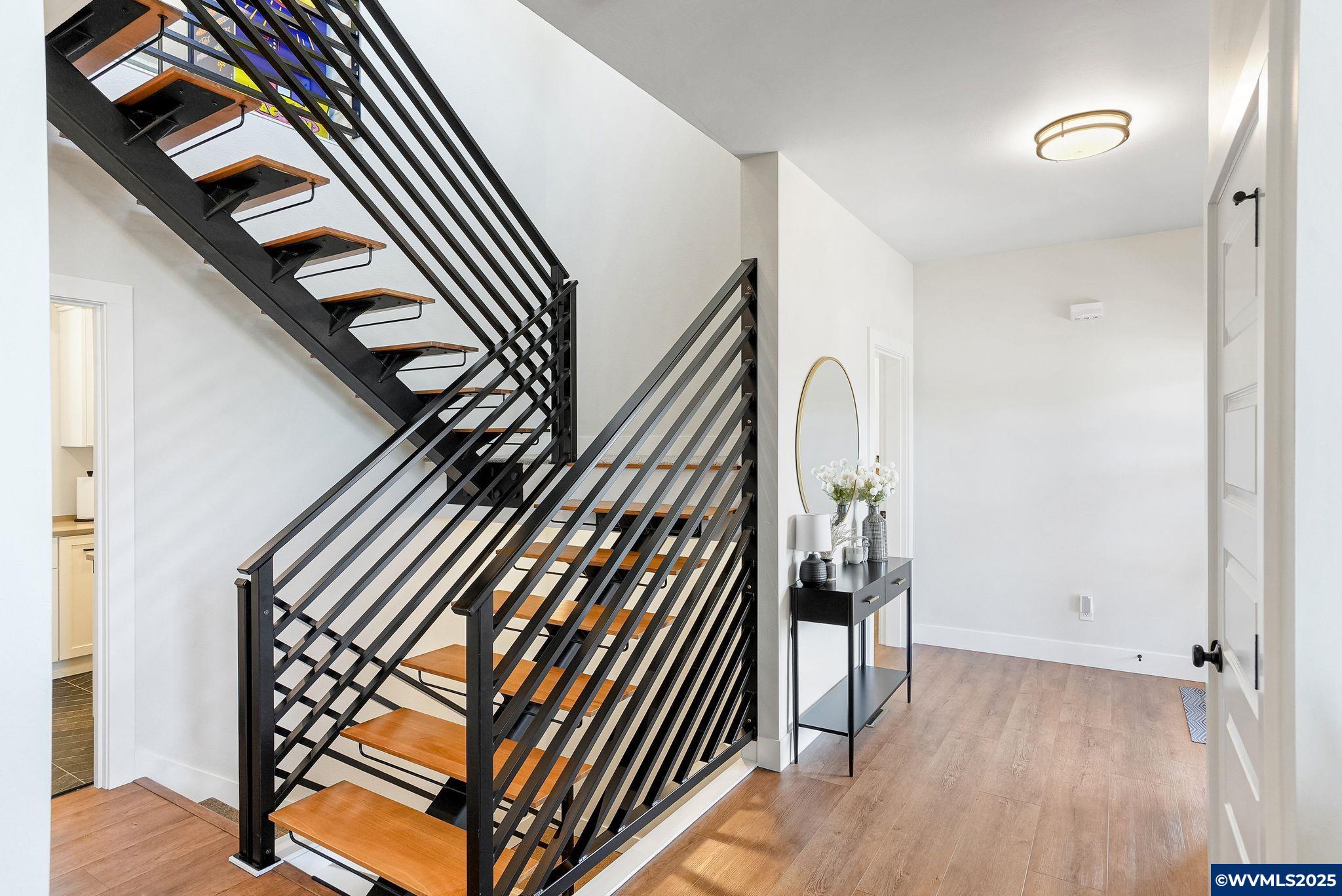 Salem, Oregon, 97302, United States, 5 Bedrooms Bedrooms, ,4 BathroomsBathrooms,Residential,Active,1888951