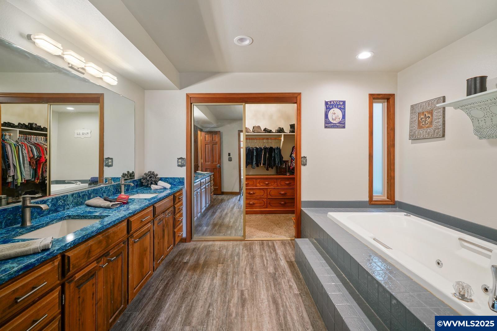 Salem, Oregon, 97302, United States, 3 Bedrooms Bedrooms, ,4 BathroomsBathrooms,Residential,Active,1989789