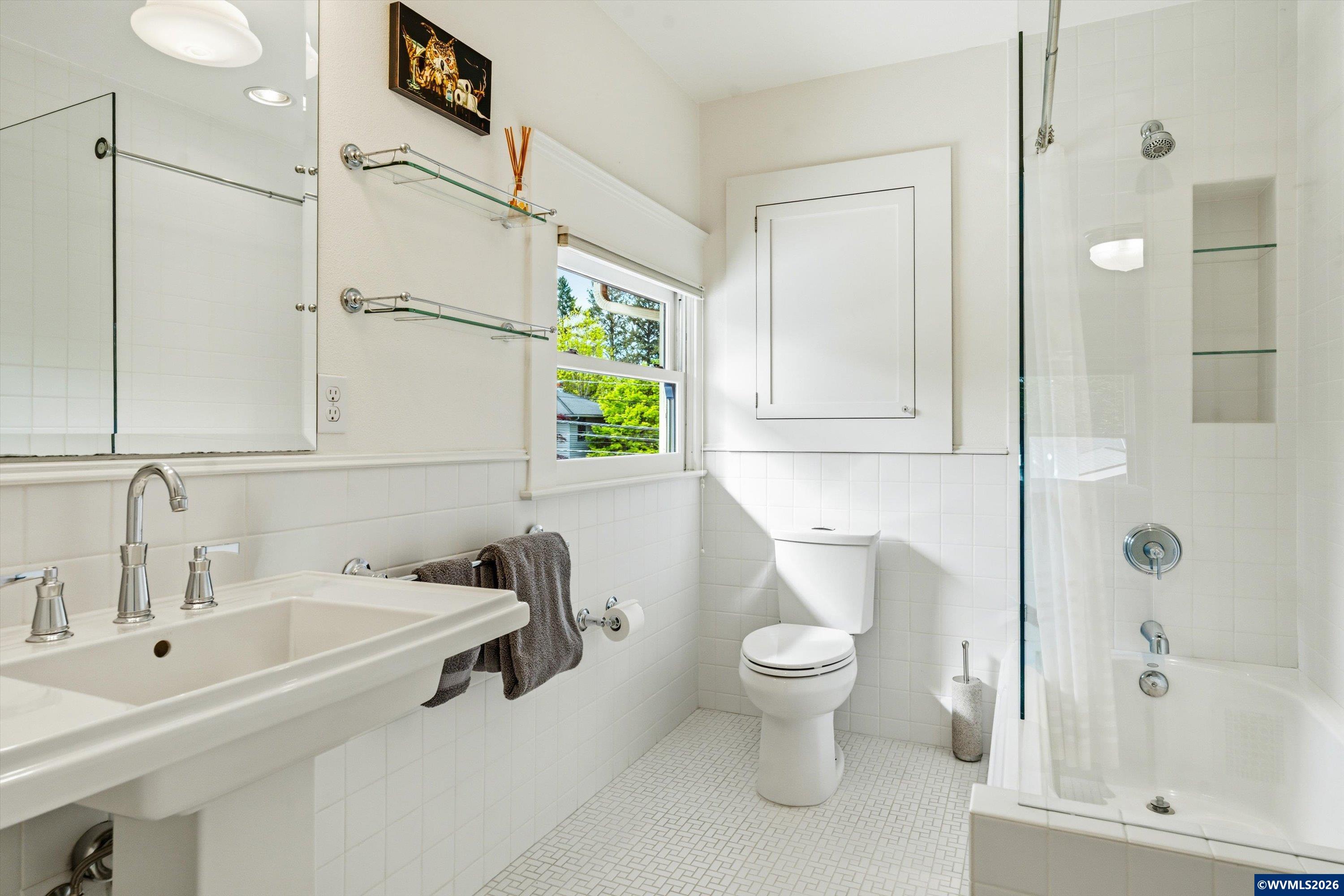 Corvallis, Oregon, 97330, United States, 6 Bedrooms Bedrooms, ,5 BathroomsBathrooms,Residential,Active,2032418