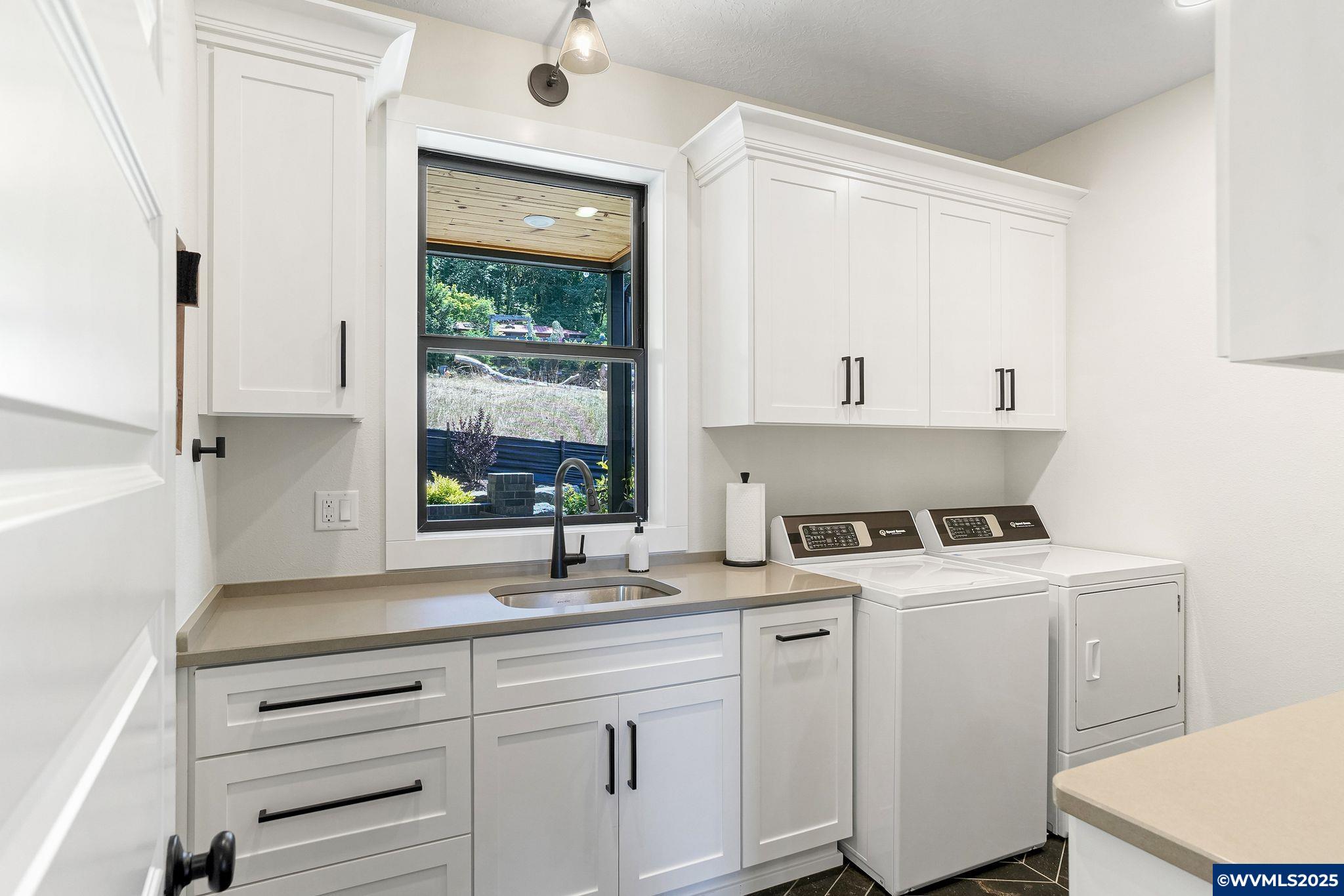 Salem, Oregon, 97302, United States, 5 Bedrooms Bedrooms, ,4 BathroomsBathrooms,Residential,Active,1888951