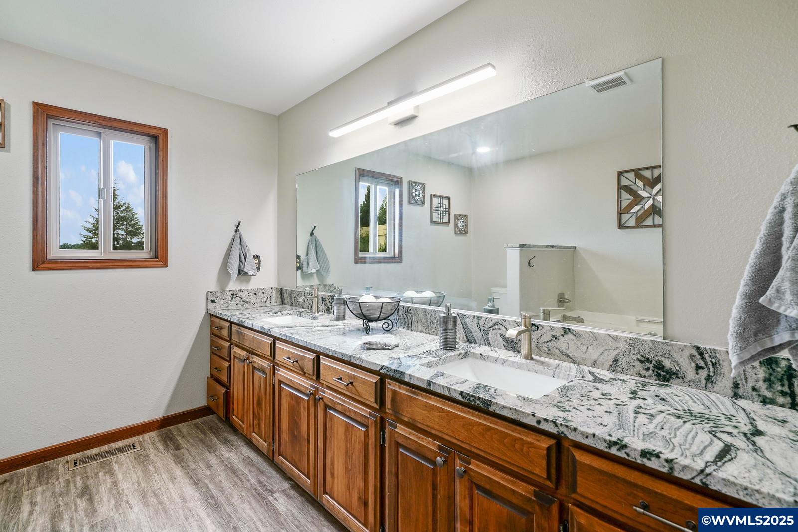 Salem, Oregon, 97302, United States, 3 Bedrooms Bedrooms, ,4 BathroomsBathrooms,Residential,Active,1989789