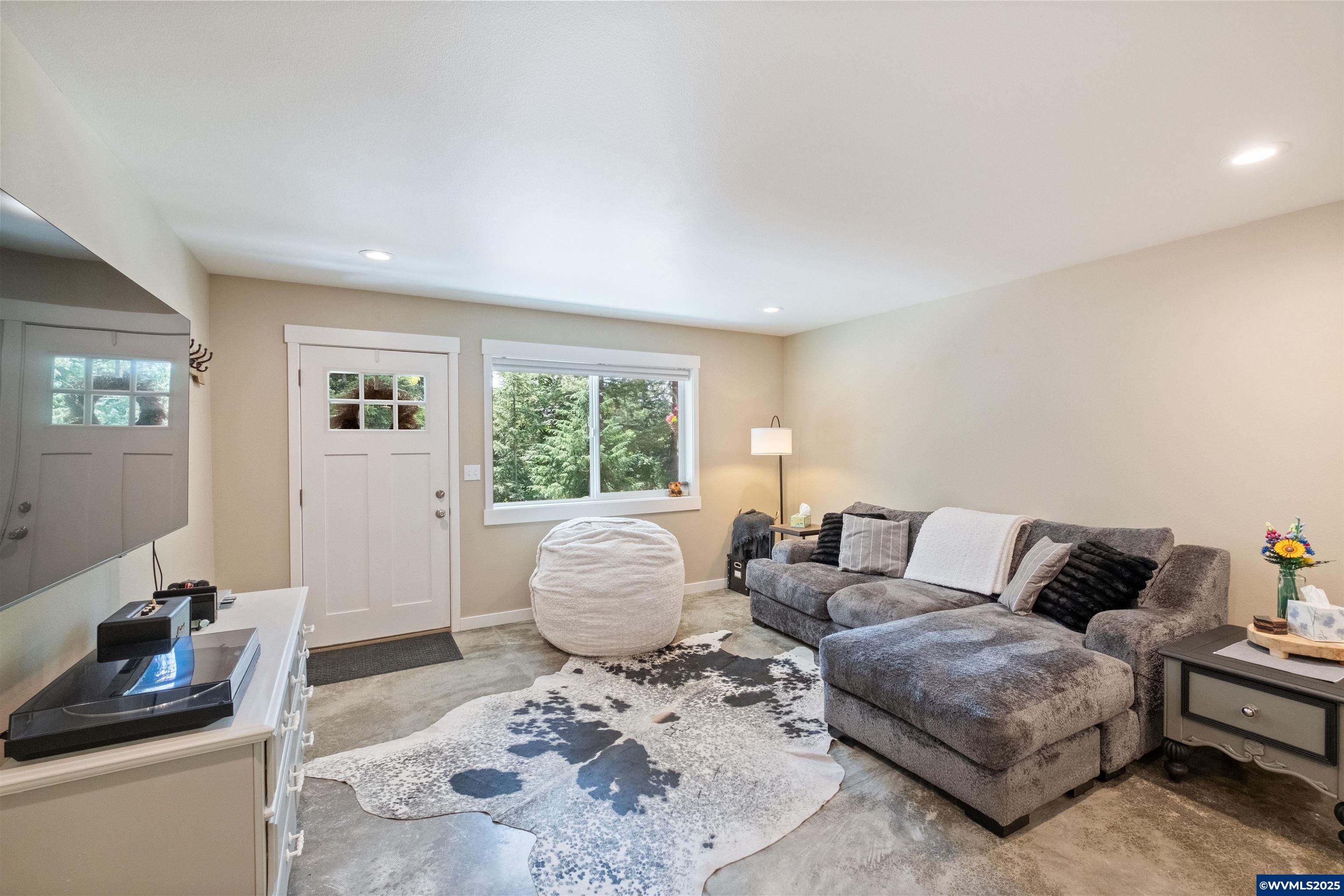 Brownsville, Oregon, 97327, United States, ,4 BathroomsBathrooms,Residential,Active,1859350