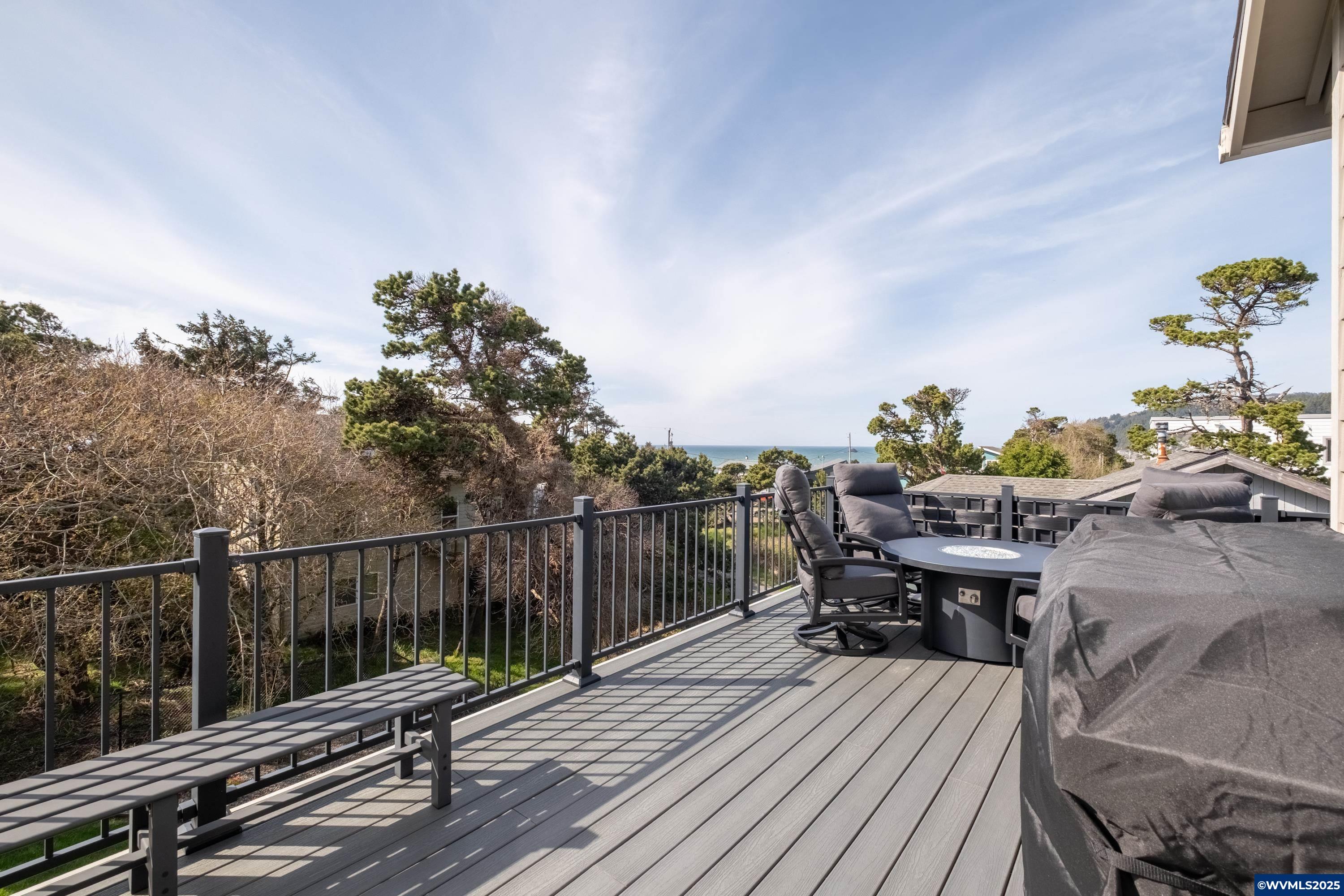 Lincoln City, Oregon, 97367, United States, 3 Bedrooms Bedrooms, ,3 BathroomsBathrooms,Residential,Active,1762853