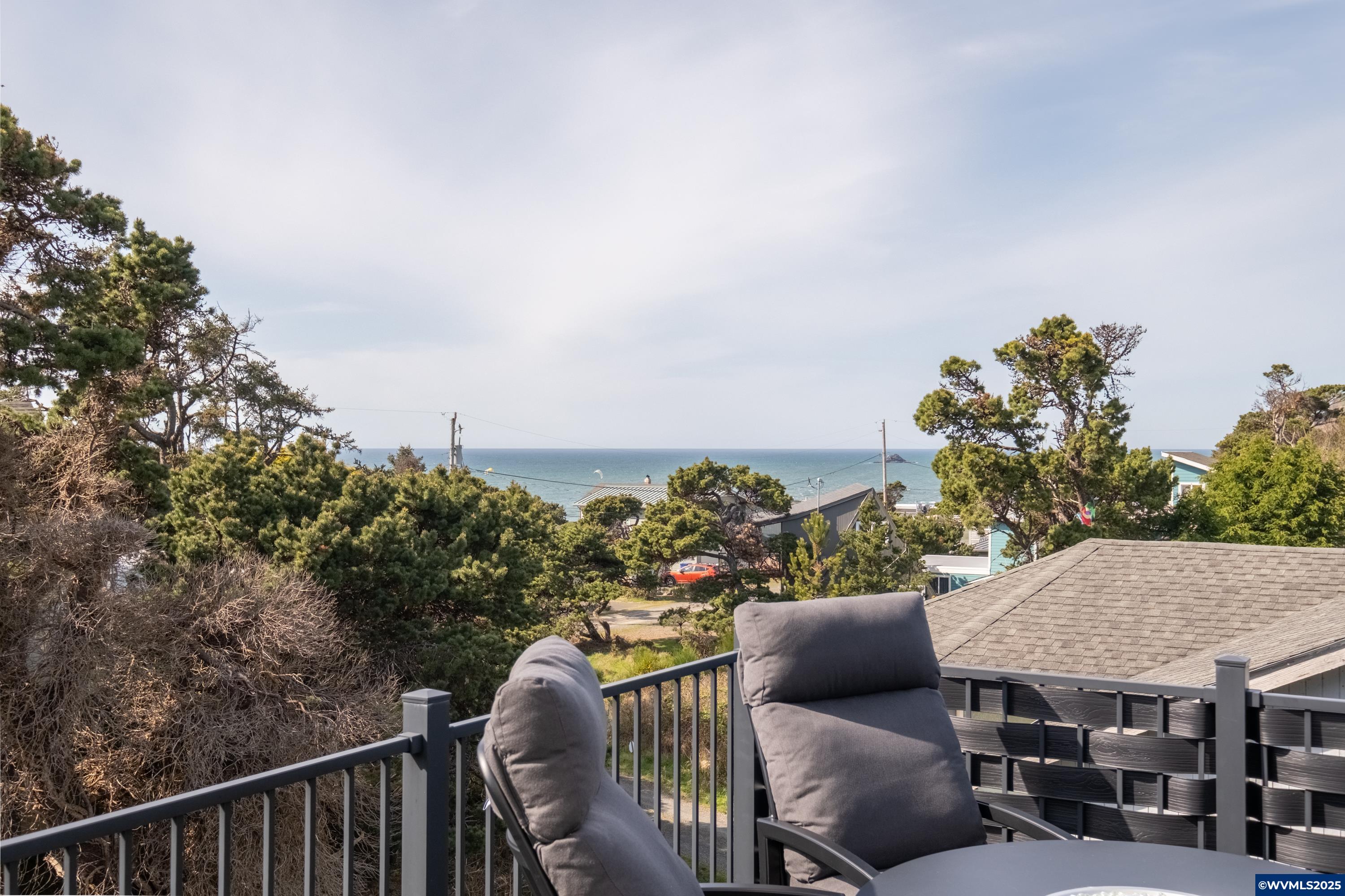 Lincoln City, Oregon, 97367, United States, 3 Bedrooms Bedrooms, ,3 BathroomsBathrooms,Residential,Active,1762853