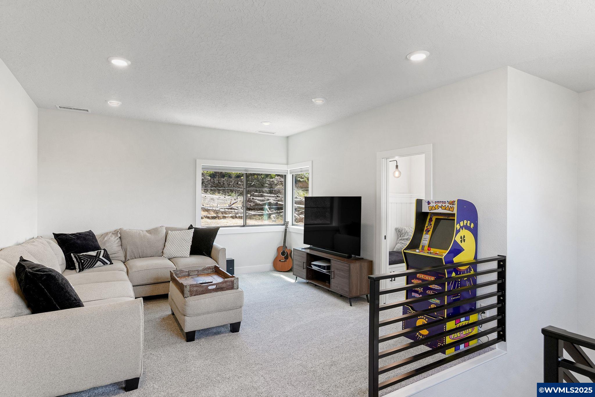 Salem, Oregon, 97302, United States, 5 Bedrooms Bedrooms, ,4 BathroomsBathrooms,Residential,Active,1888951