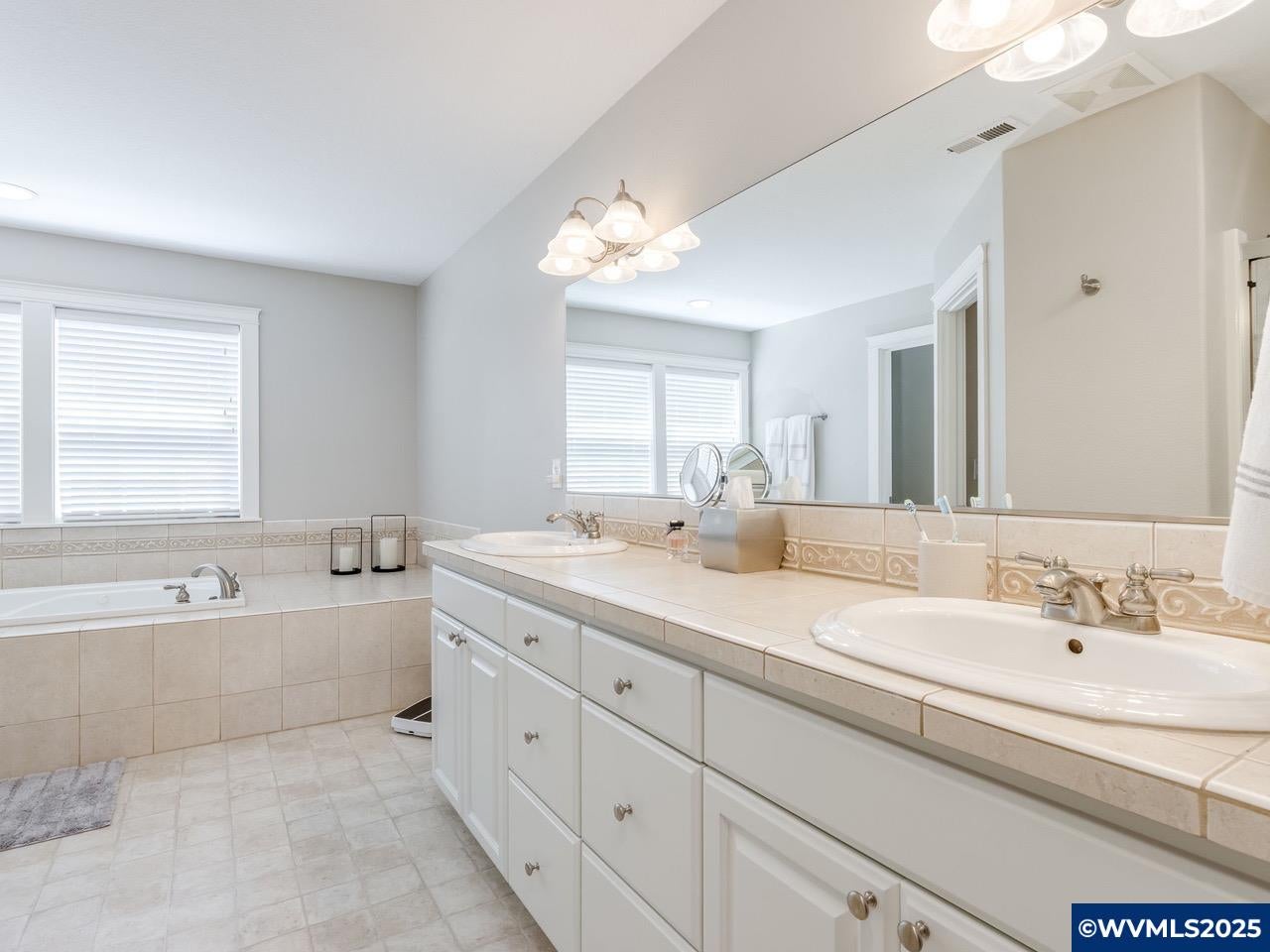 Oregon City, Oregon, 97045, United States, 4 Bedrooms Bedrooms, ,3 BathroomsBathrooms,Residential,Active,1922672