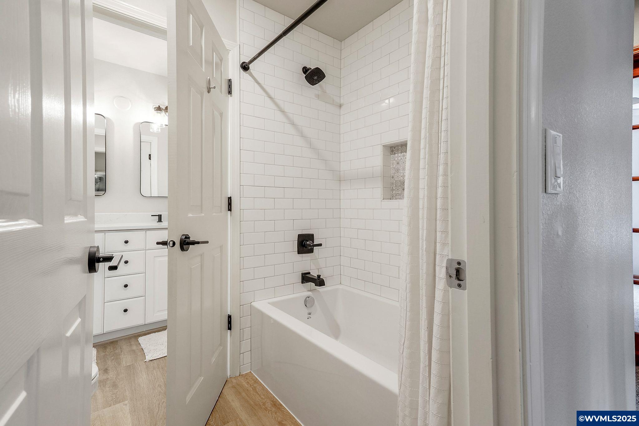 Salem, Oregon, 97302, United States, ,5 BathroomsBathrooms,Residential,Active,1849214
