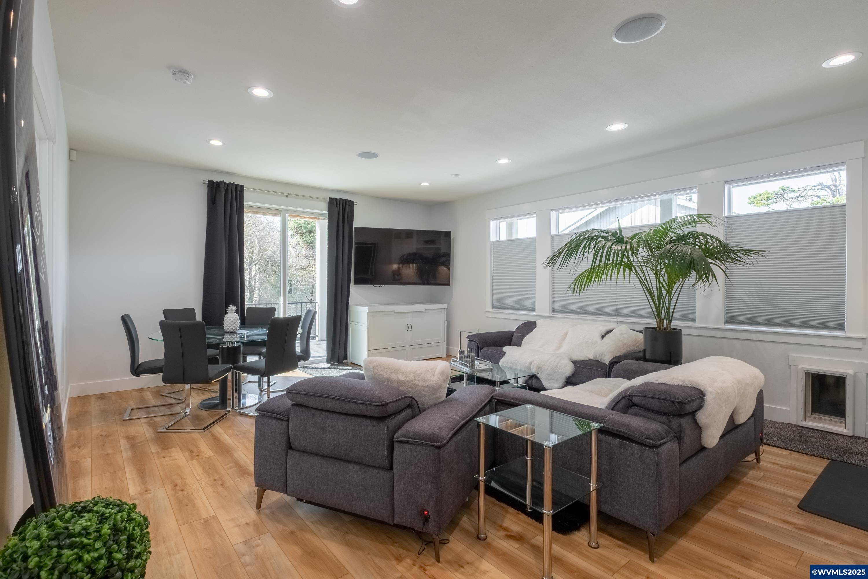 Lincoln City, Oregon, 97367, United States, 3 Bedrooms Bedrooms, ,3 BathroomsBathrooms,Residential,Active,1762853