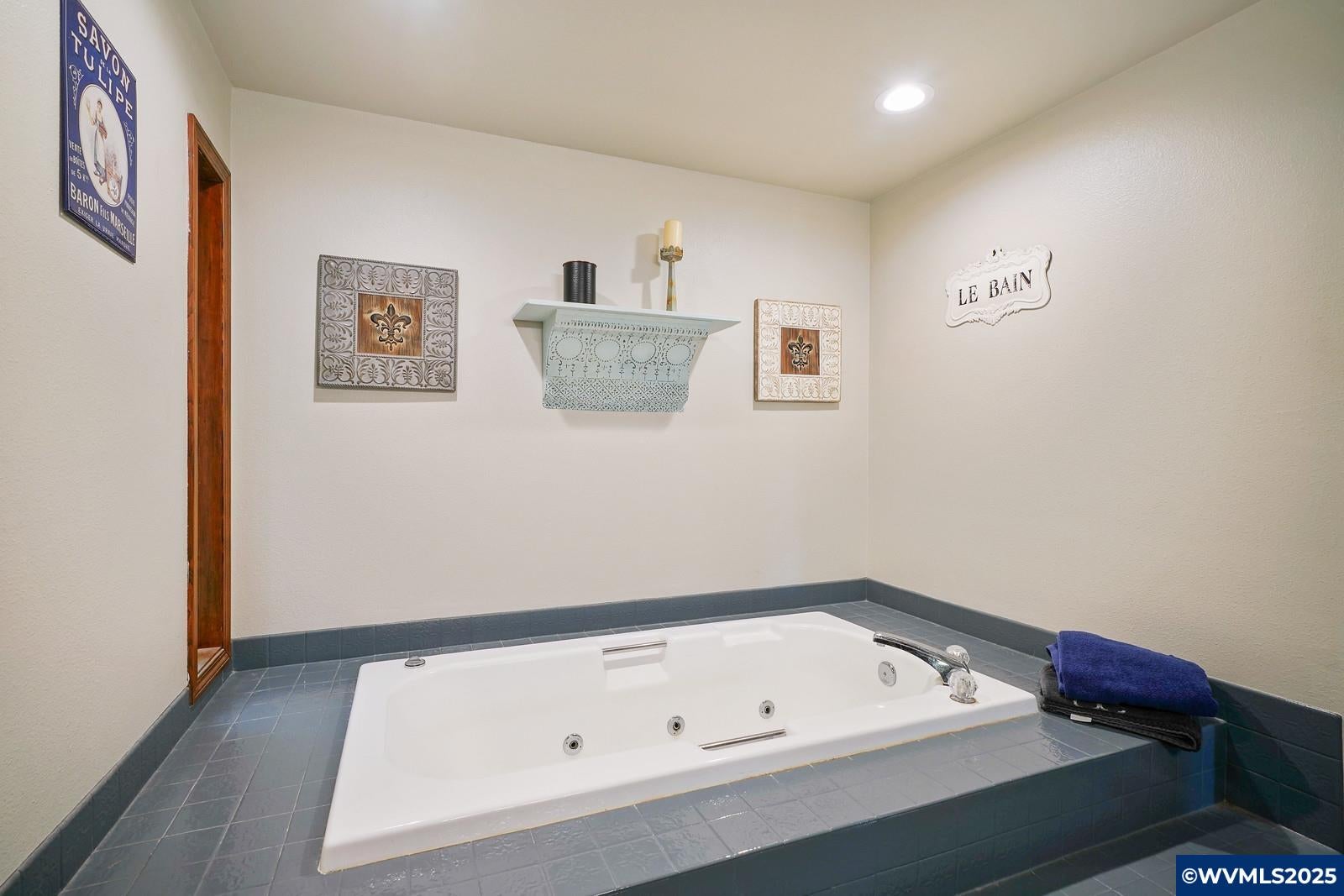 Salem, Oregon, 97302, United States, 3 Bedrooms Bedrooms, ,4 BathroomsBathrooms,Residential,Active,1989789