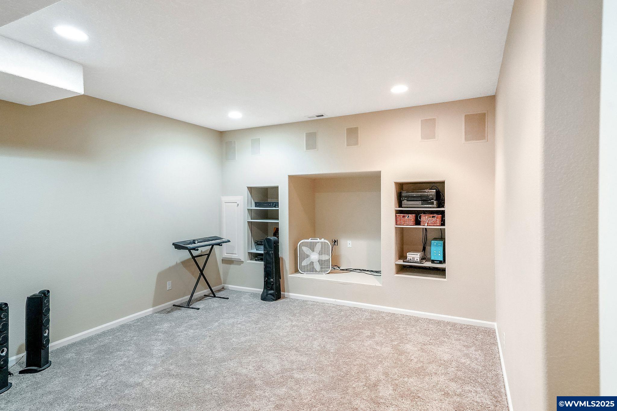 Salem, Oregon, 97302, United States, ,5 BathroomsBathrooms,Residential,Active,1849214