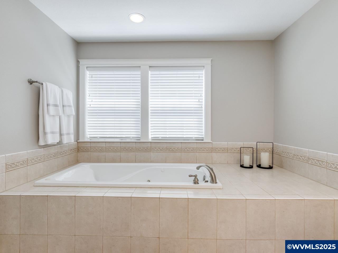 Oregon City, Oregon, 97045, United States, 4 Bedrooms Bedrooms, ,3 BathroomsBathrooms,Residential,Active,1922672