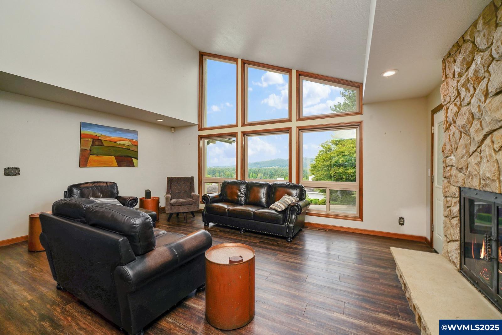 Salem, Oregon, 97302, United States, 3 Bedrooms Bedrooms, ,4 BathroomsBathrooms,Residential,Active,1989789