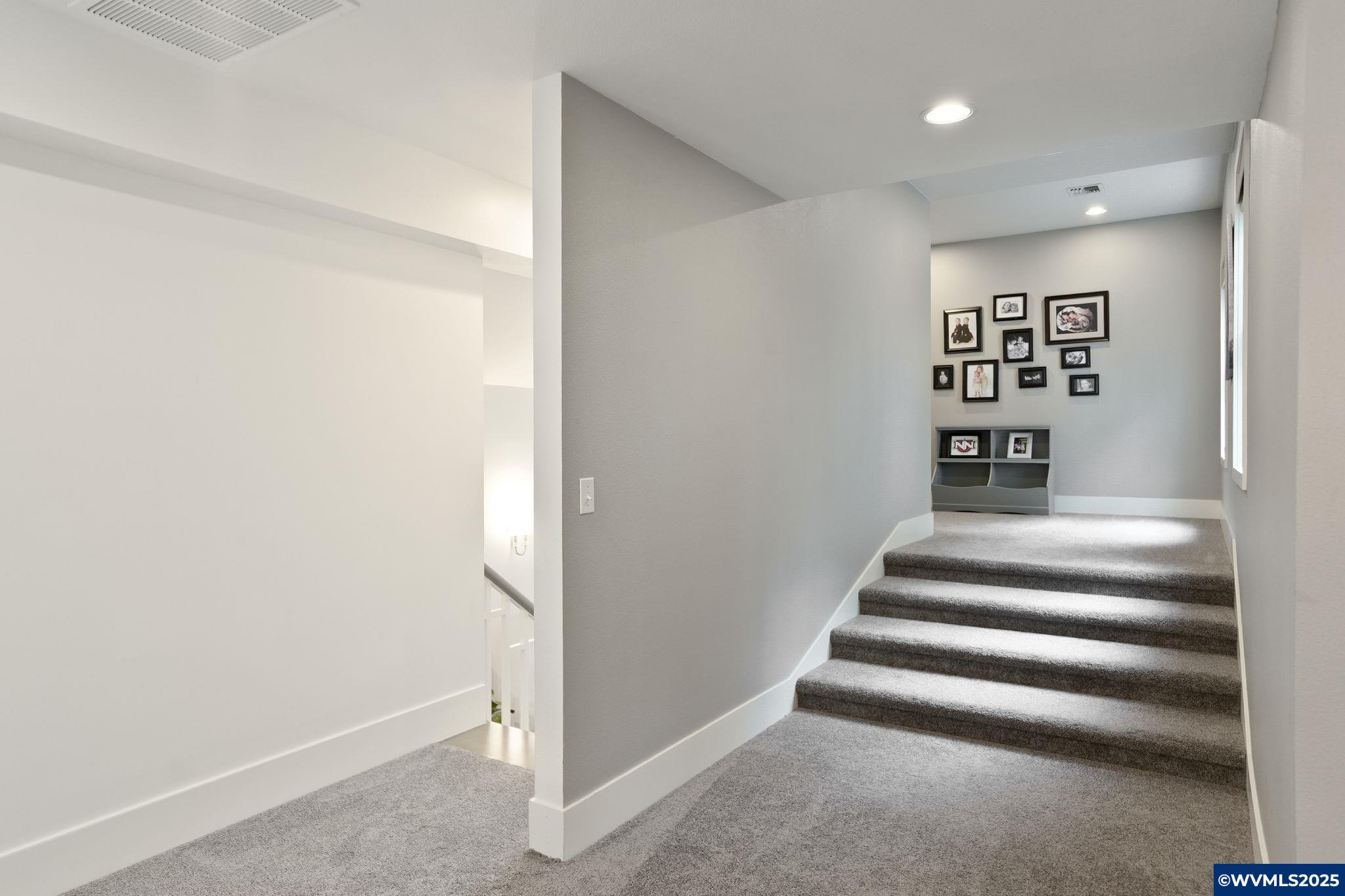 Salem, Oregon, 97302, United States, 5 Bedrooms Bedrooms, ,5 BathroomsBathrooms,Residential,Active,1993680