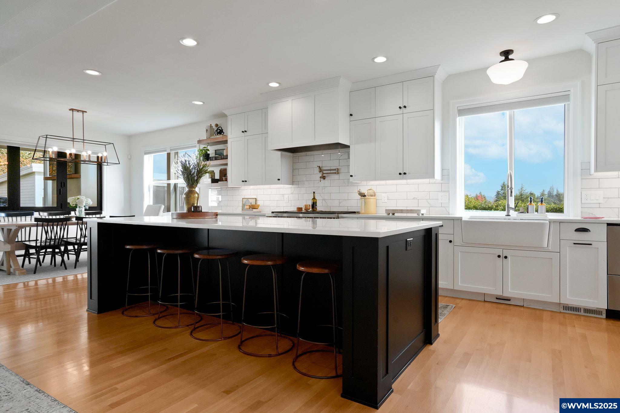 Salem, Oregon, 97302, United States, 5 Bedrooms Bedrooms, ,4 BathroomsBathrooms,Residential,Active,1992265