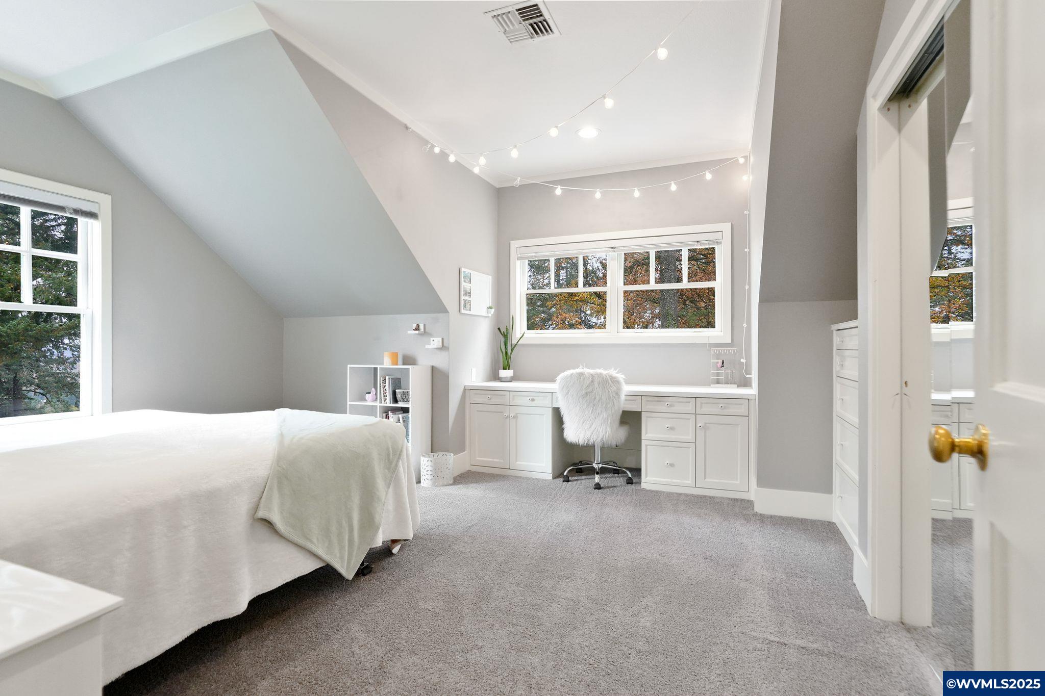 Salem, Oregon, 97302, United States, 5 Bedrooms Bedrooms, ,5 BathroomsBathrooms,Residential,Active,1993680