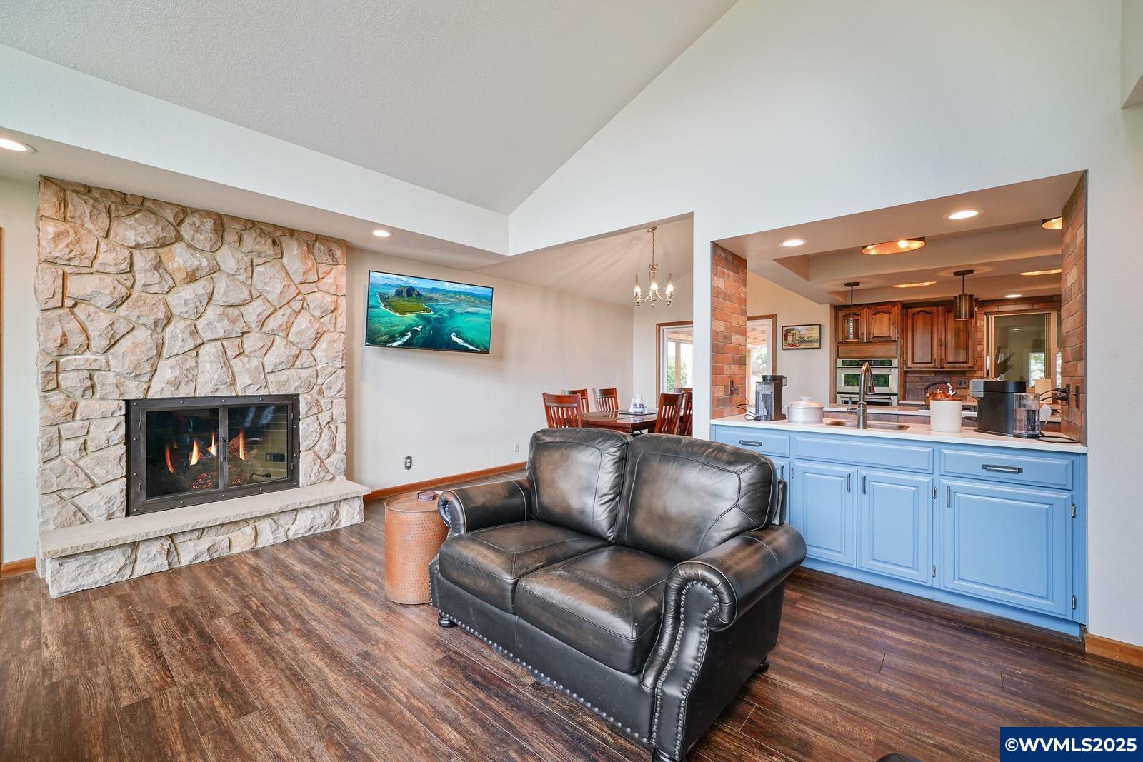 Salem, Oregon, 97302, United States, 3 Bedrooms Bedrooms, ,4 BathroomsBathrooms,Residential,Active,1989789