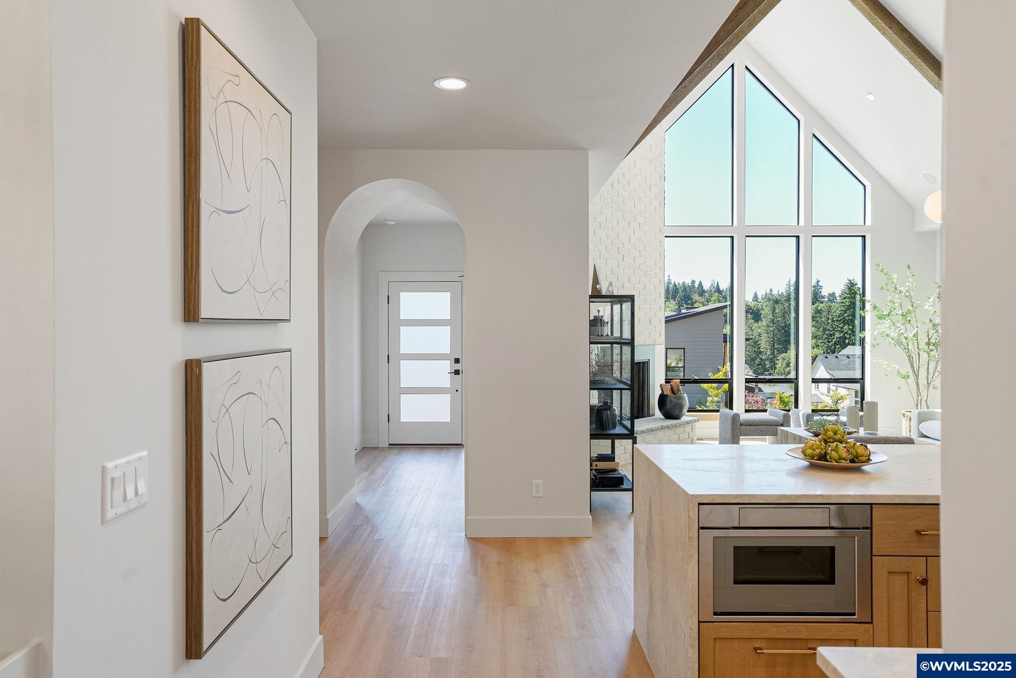 Salem, Oregon, 97302, United States, 3 Bedrooms Bedrooms, ,4 BathroomsBathrooms,Residential,Active,1889351