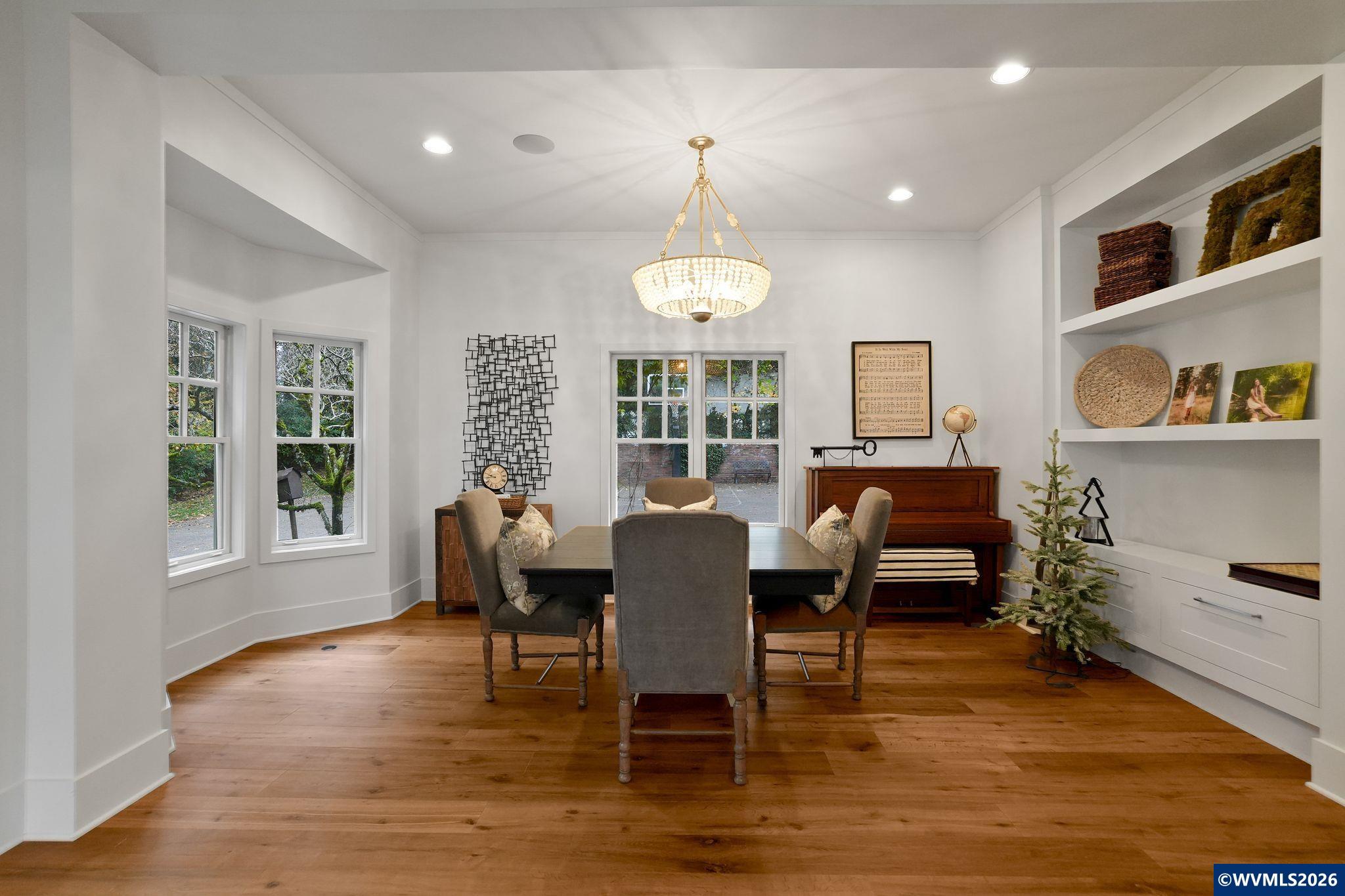 Salem, Oregon, 97302, United States, 5 Bedrooms Bedrooms, ,5 BathroomsBathrooms,Residential,Active,2045793