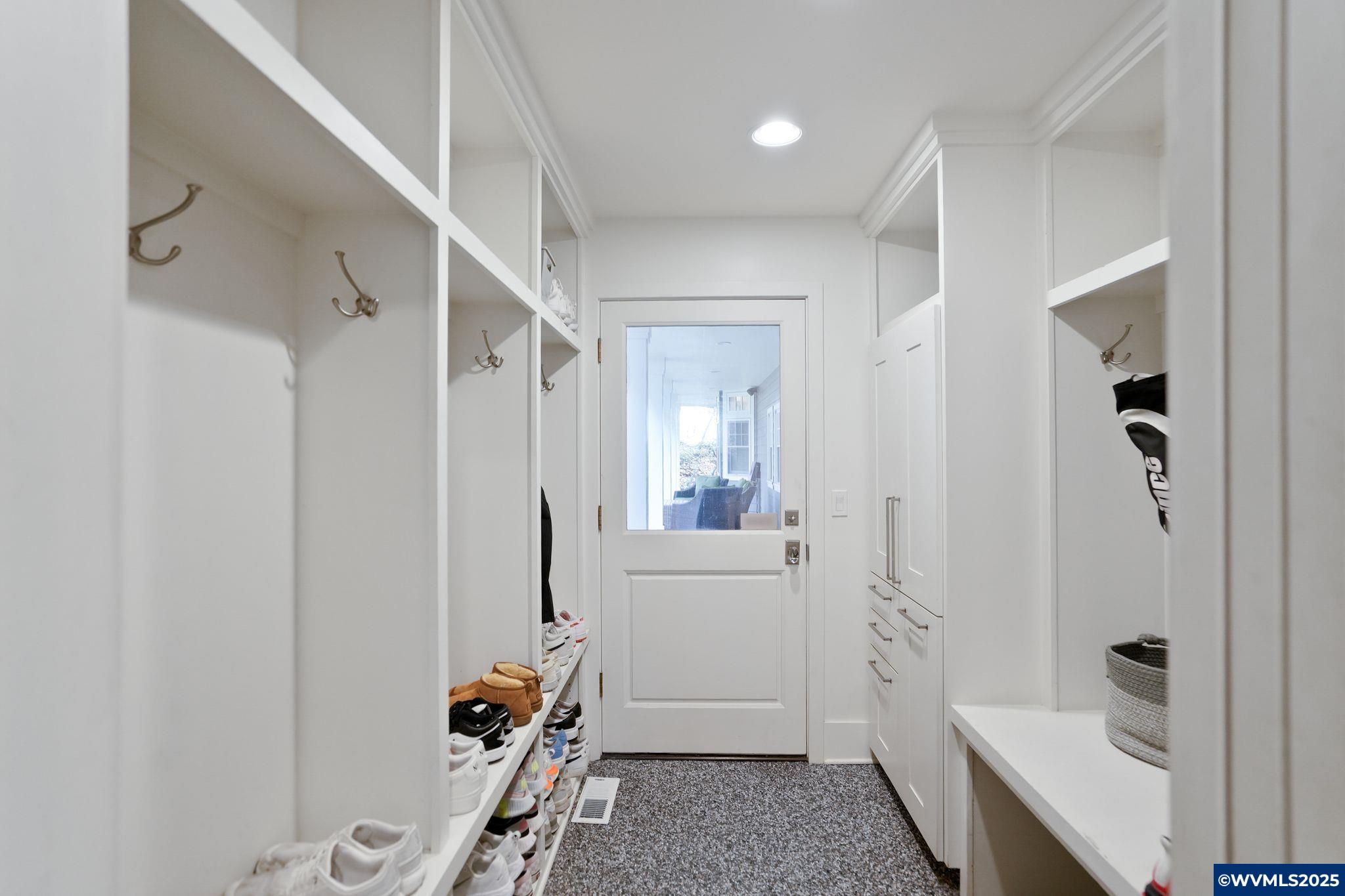 Salem, Oregon, 97302, United States, 5 Bedrooms Bedrooms, ,5 BathroomsBathrooms,Residential,Active,1993680