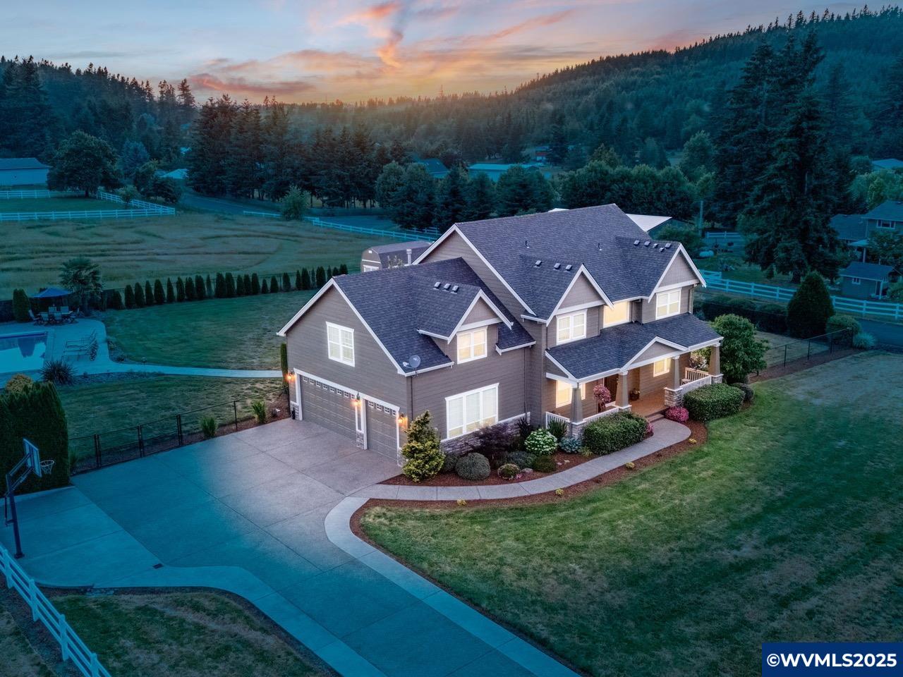 Oregon City, Oregon, 97045, United States, 4 Bedrooms Bedrooms, ,3 BathroomsBathrooms,Residential,Active,1922672