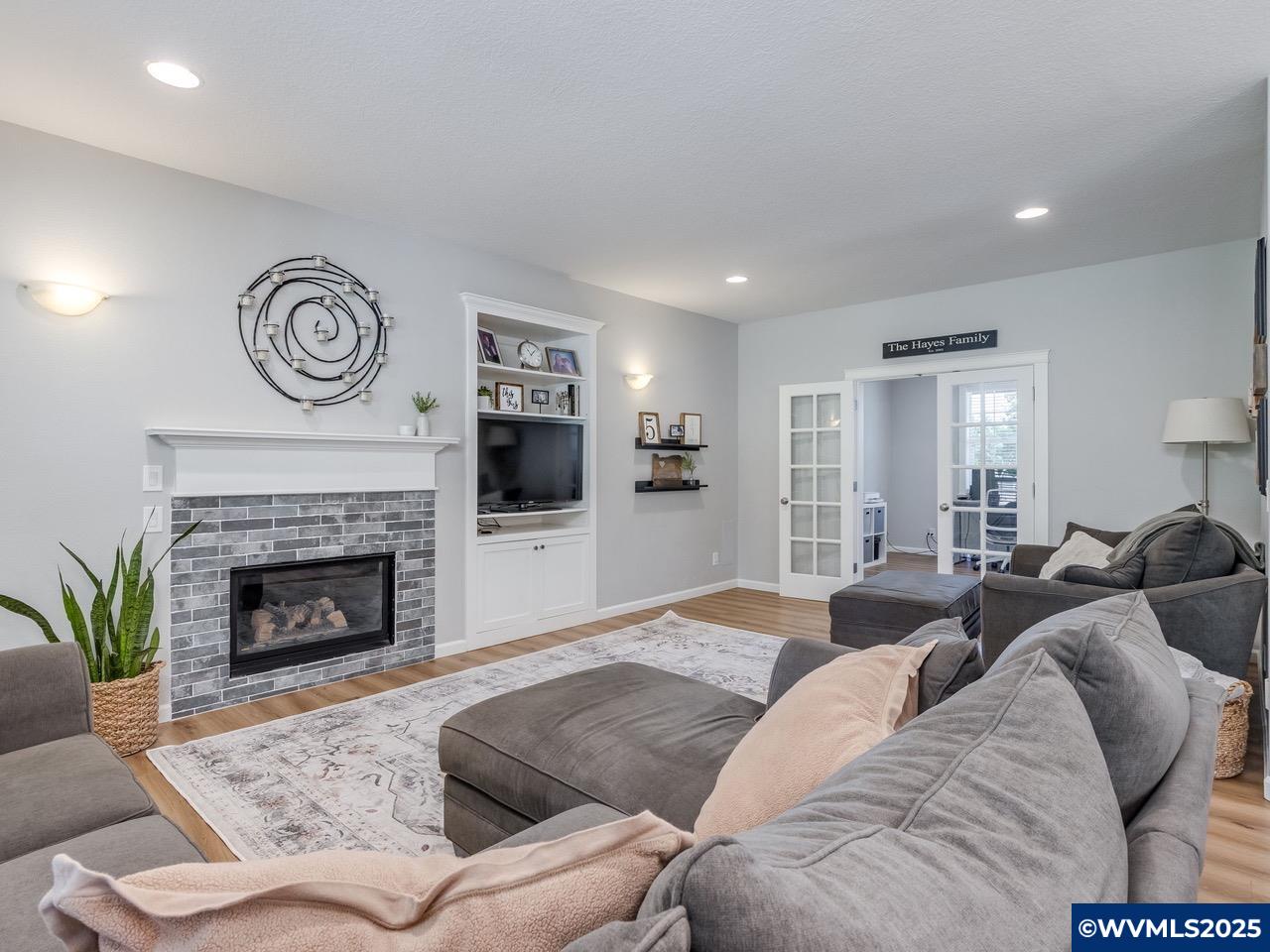 Oregon City, Oregon, 97045, United States, 4 Bedrooms Bedrooms, ,3 BathroomsBathrooms,Residential,Active,1922672