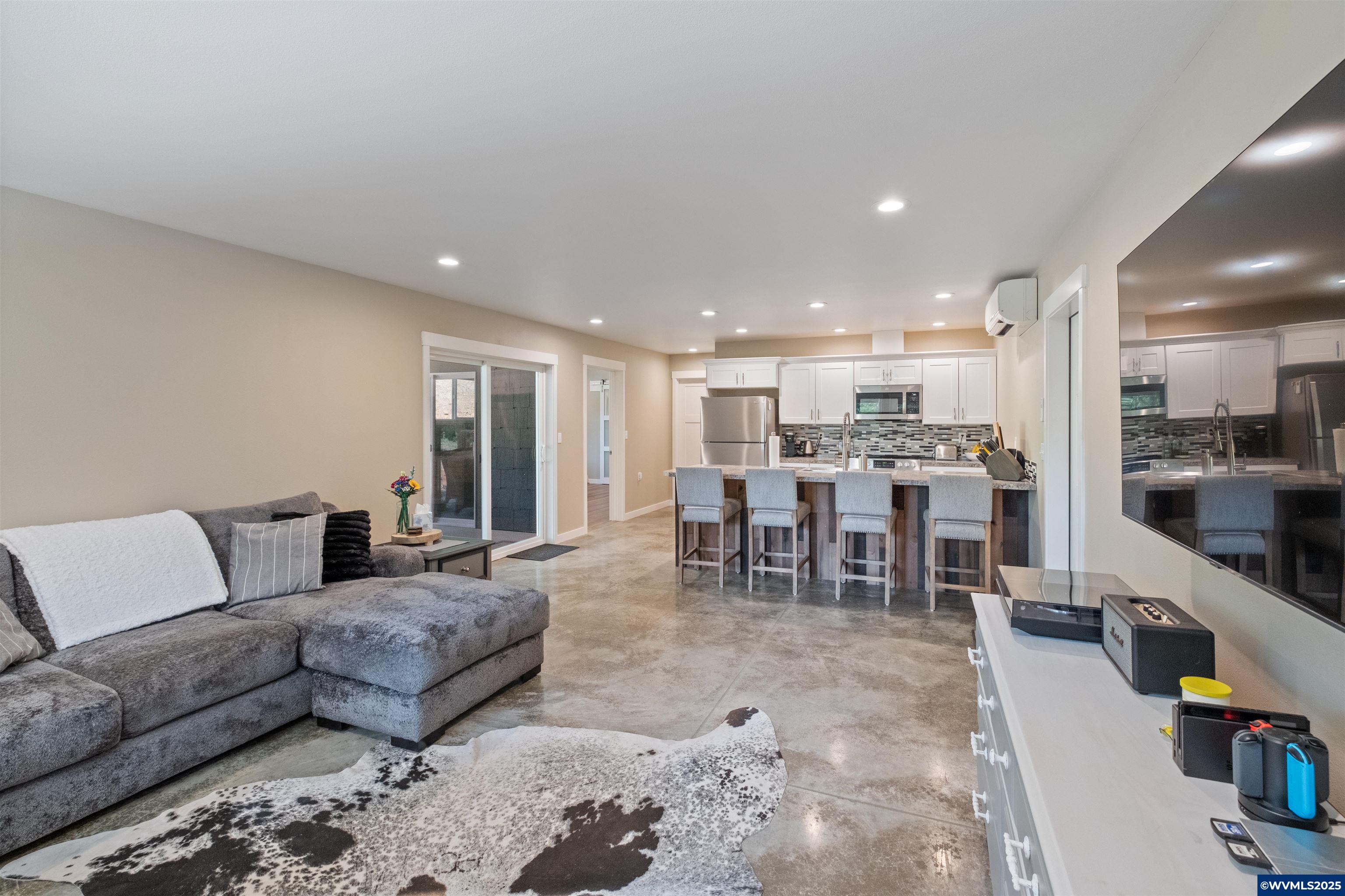 Brownsville, Oregon, 97327, United States, ,4 BathroomsBathrooms,Residential,Active,1859350