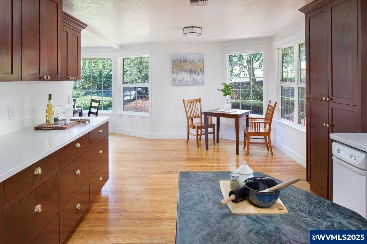 Corvallis, Oregon, 97330, United States, 4 Bedrooms Bedrooms, ,3 BathroomsBathrooms,Residential,Active,1914848