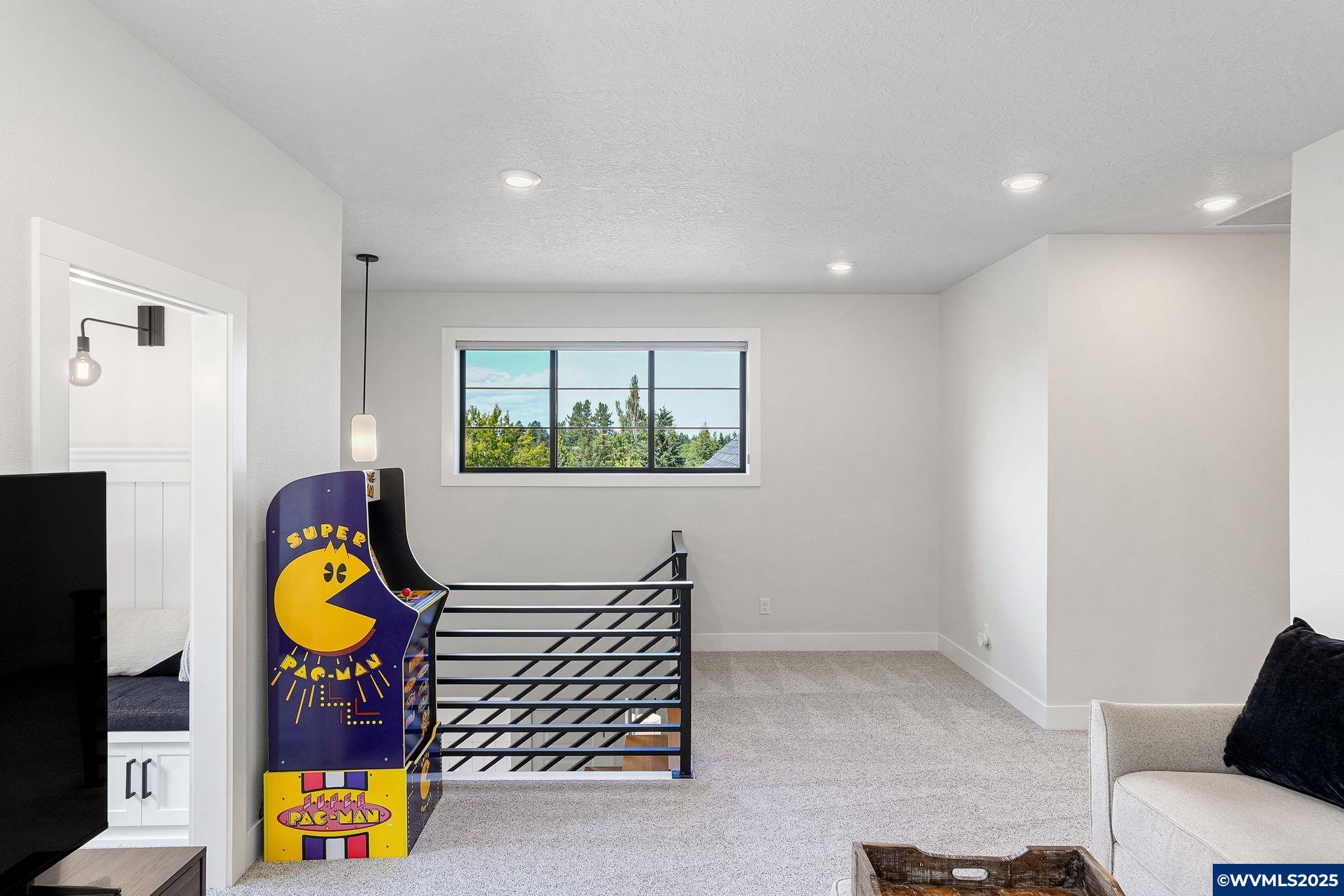 Salem, Oregon, 97302, United States, 5 Bedrooms Bedrooms, ,4 BathroomsBathrooms,Residential,Active,1888951