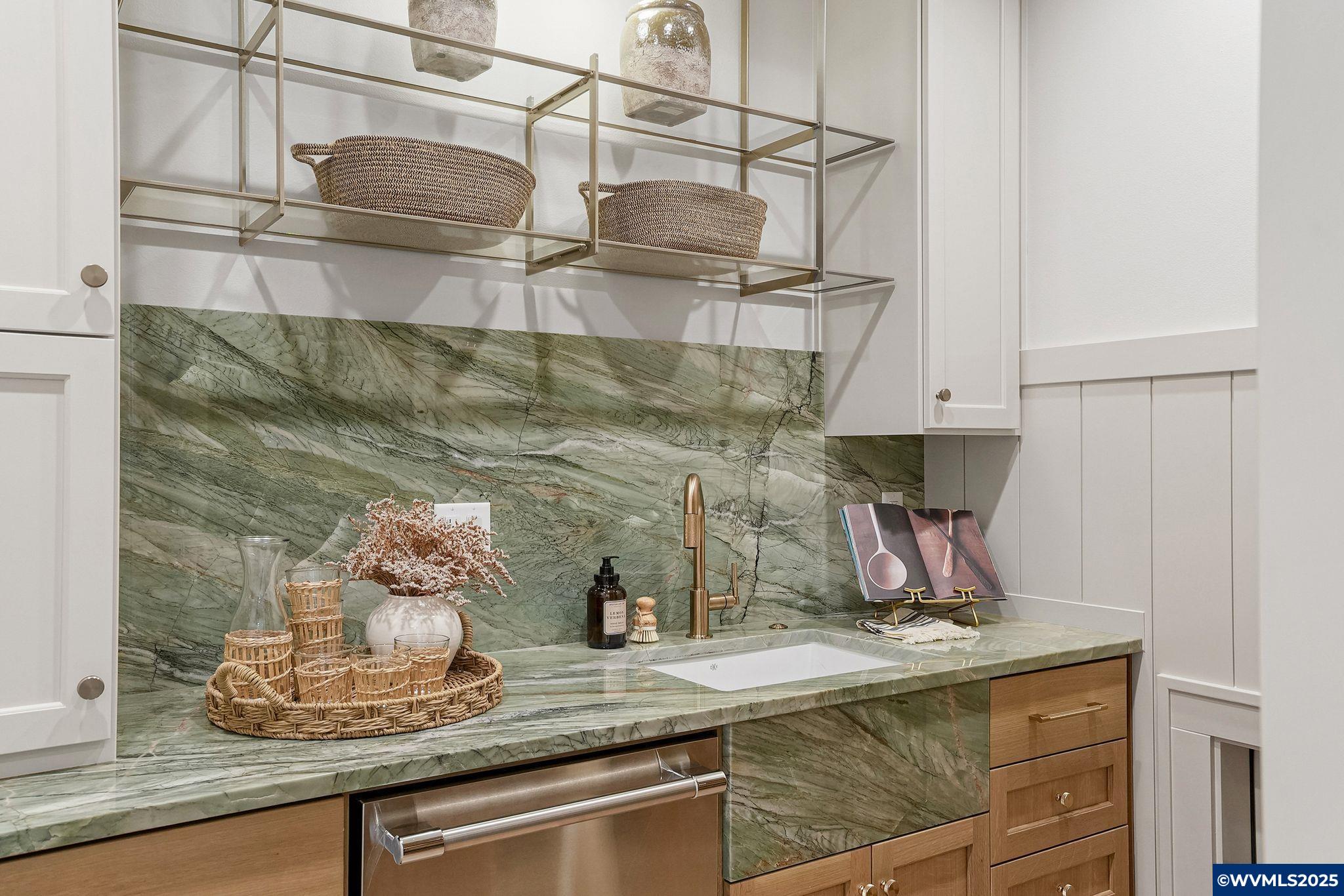 Salem, Oregon, 97302, United States, 3 Bedrooms Bedrooms, ,4 BathroomsBathrooms,Residential,Active,1889351