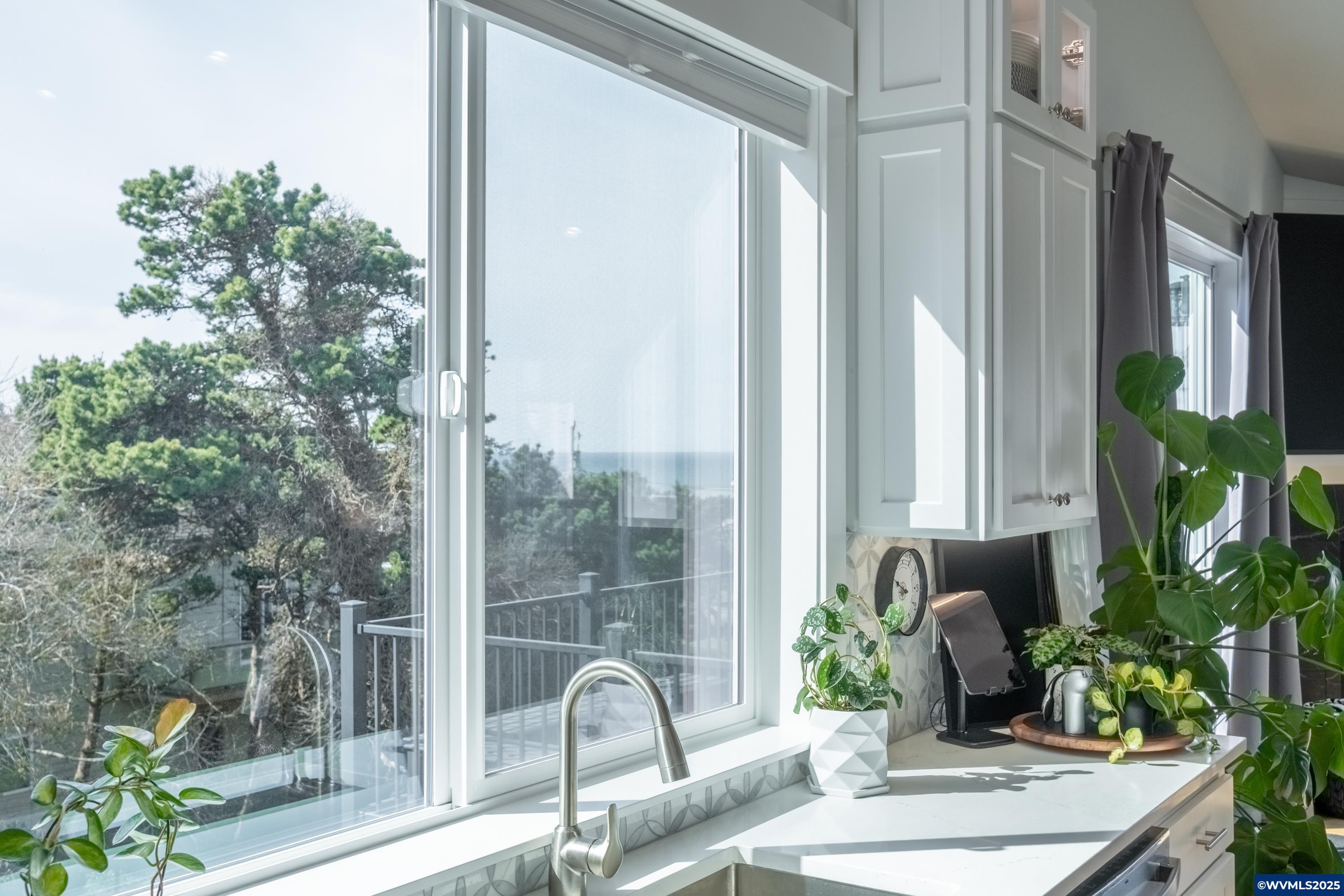 Lincoln City, Oregon, 97367, United States, 3 Bedrooms Bedrooms, ,3 BathroomsBathrooms,Residential,Active,1762853