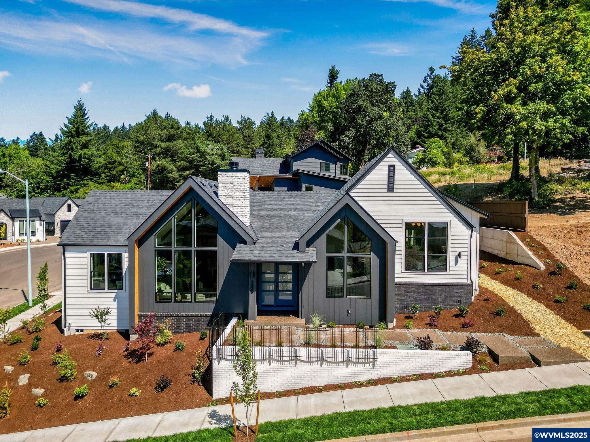 Salem, Oregon, 97302, United States, 3 Bedrooms Bedrooms, ,4 BathroomsBathrooms,Residential,Active,1889351