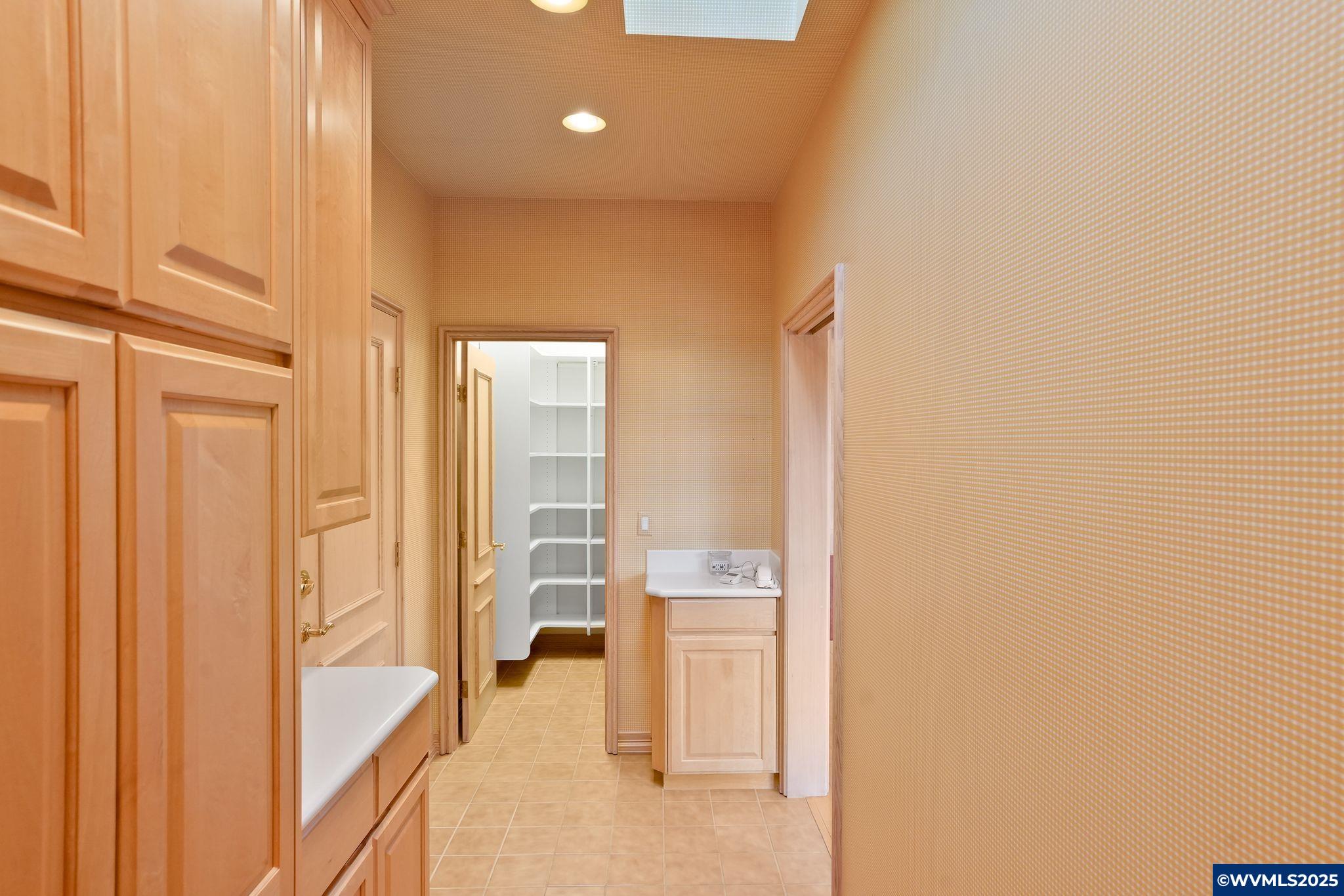 Salem, Oregon, 97302, United States, 3 Bedrooms Bedrooms, ,4 BathroomsBathrooms,Residential,Active,2007258