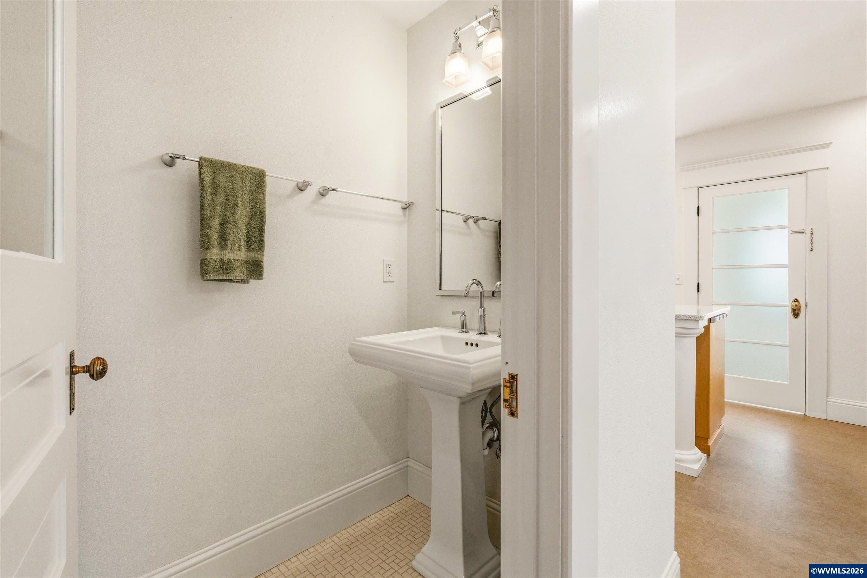 Corvallis, Oregon, 97330, United States, 6 Bedrooms Bedrooms, ,5 BathroomsBathrooms,Residential,Active,2032418